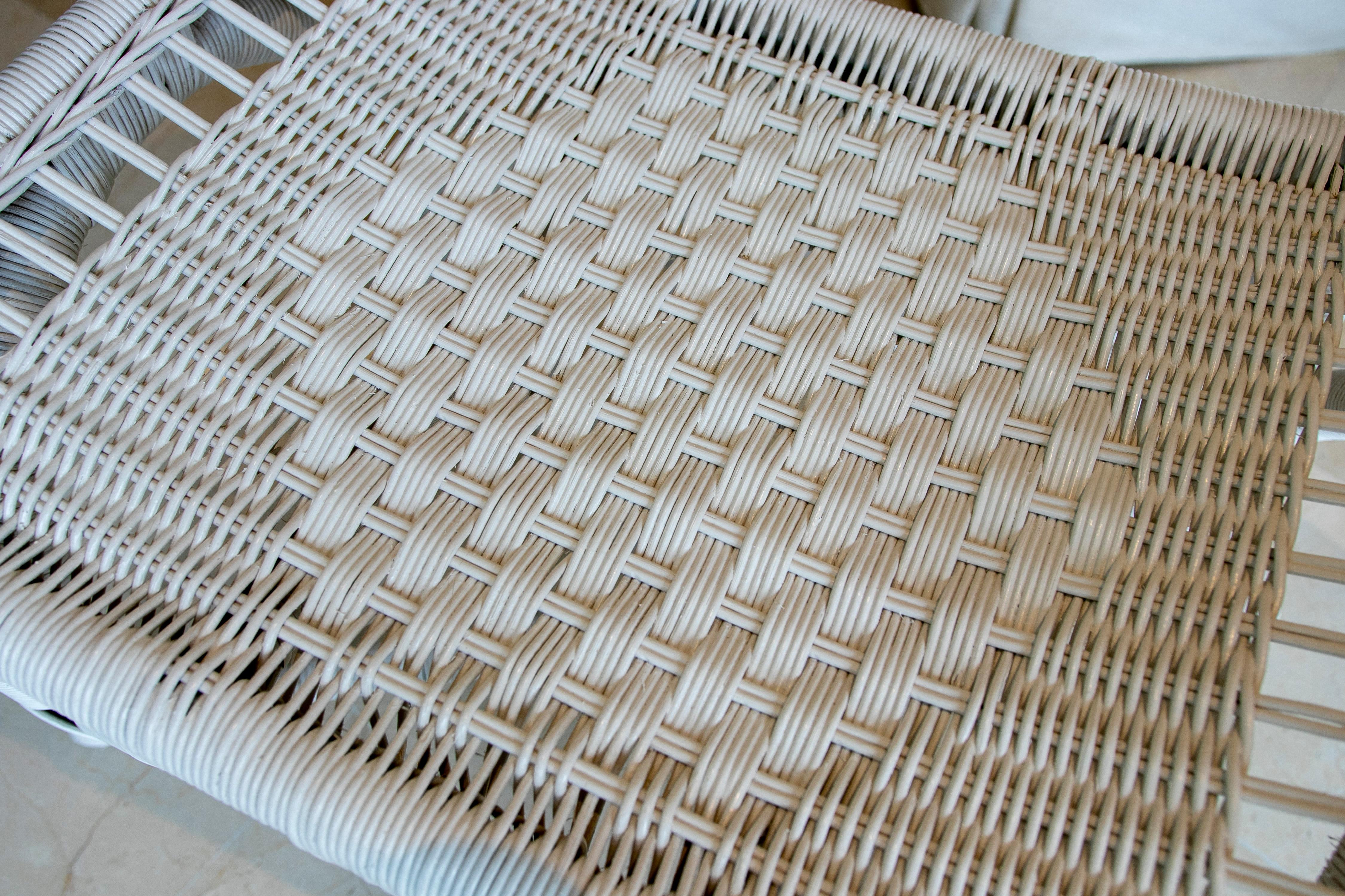 Taburete de Mimbre Español Hecho a Mano Lacado en Color Blanco en venta 4