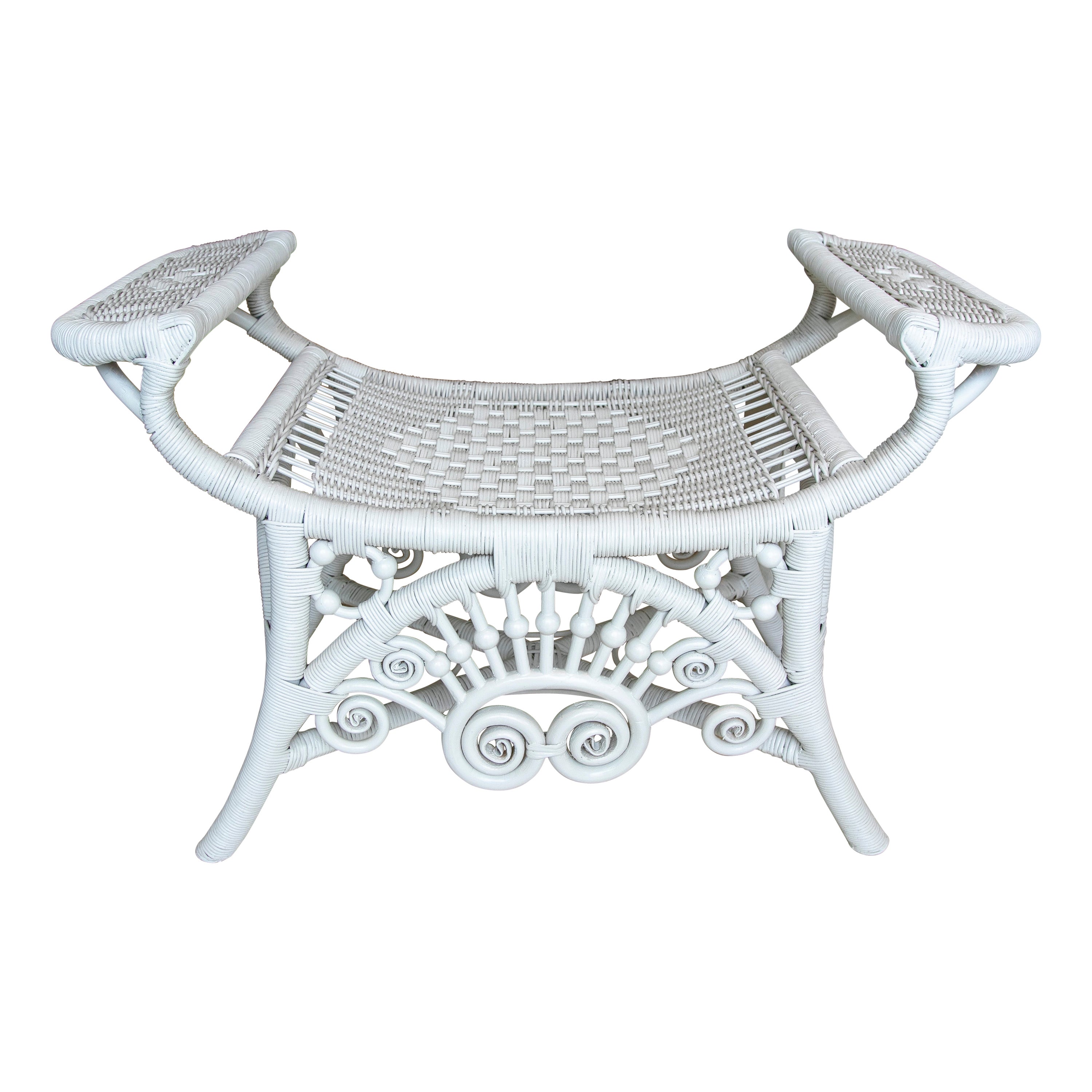 Tabouret espagnol en osier laqué à la main de couleur blanche