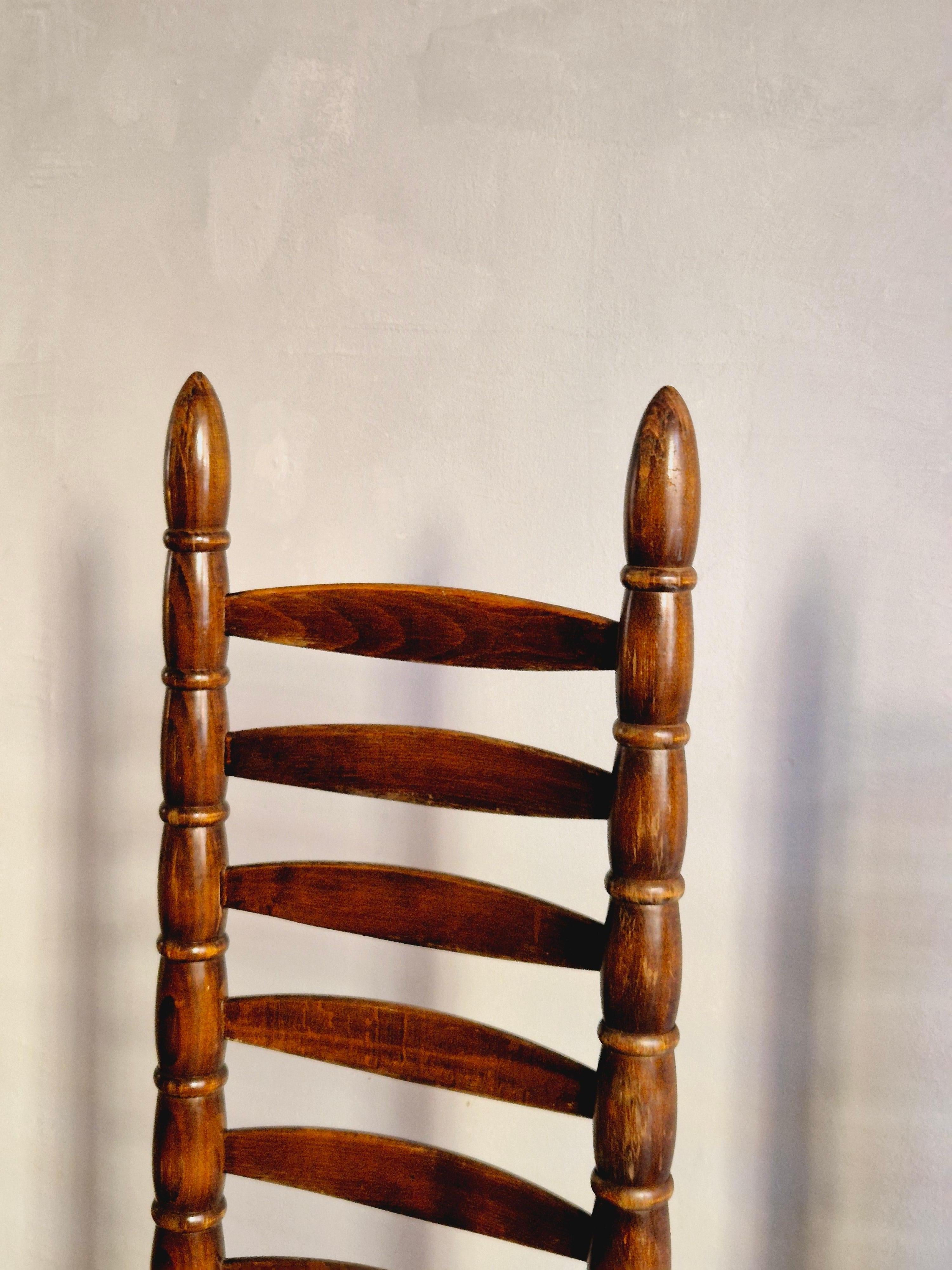 Paire de chaises espagnoles à haut dossier, datant du milieu des années 1900, en cuir de chèvre et sièges en lin. en vente 1