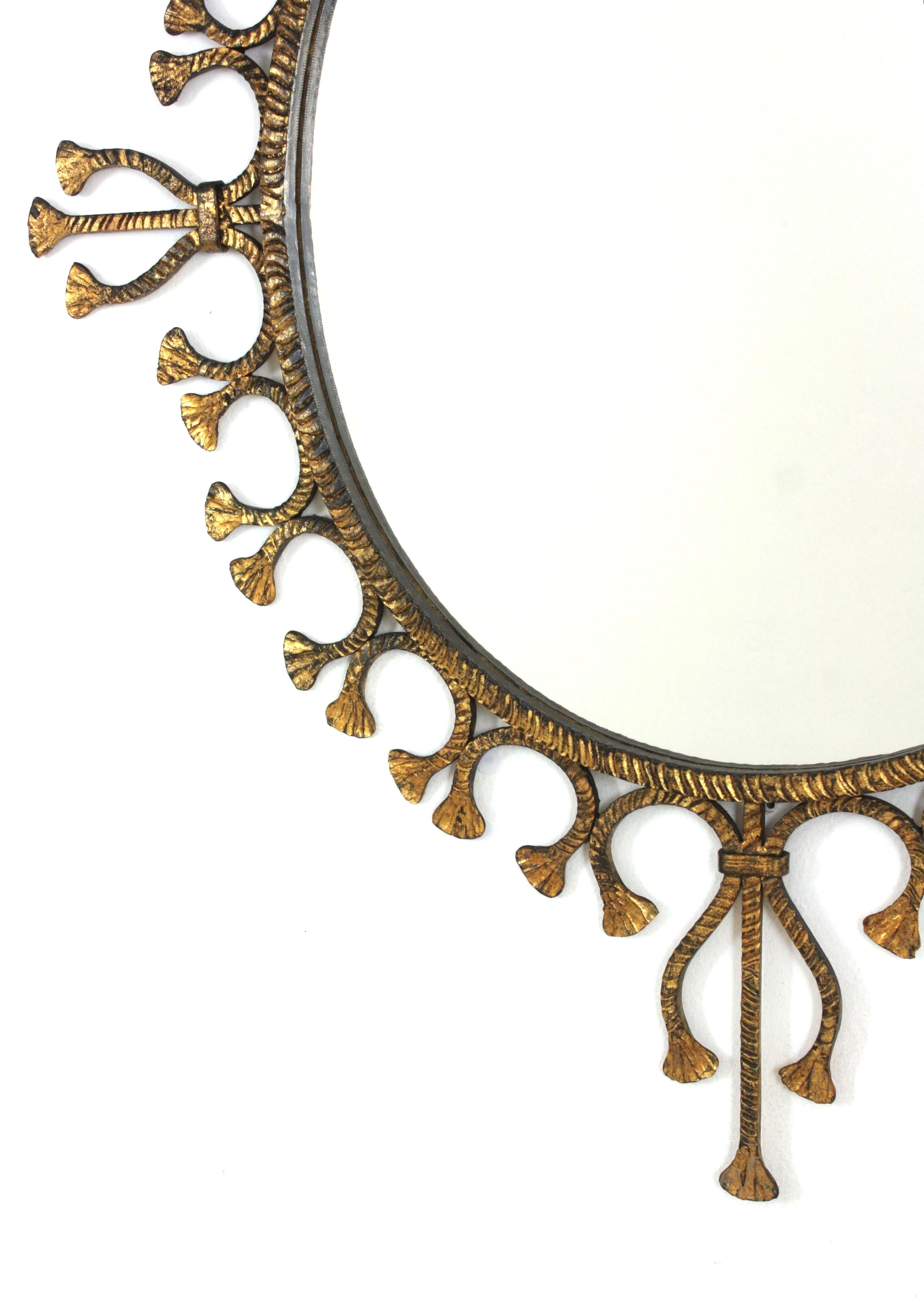 Spanish Hollywood Regency Gilt Wrought Iron Oval Sunburst Mirror / Wall Mirror In Good Condition For Sale In Barcelona, ES