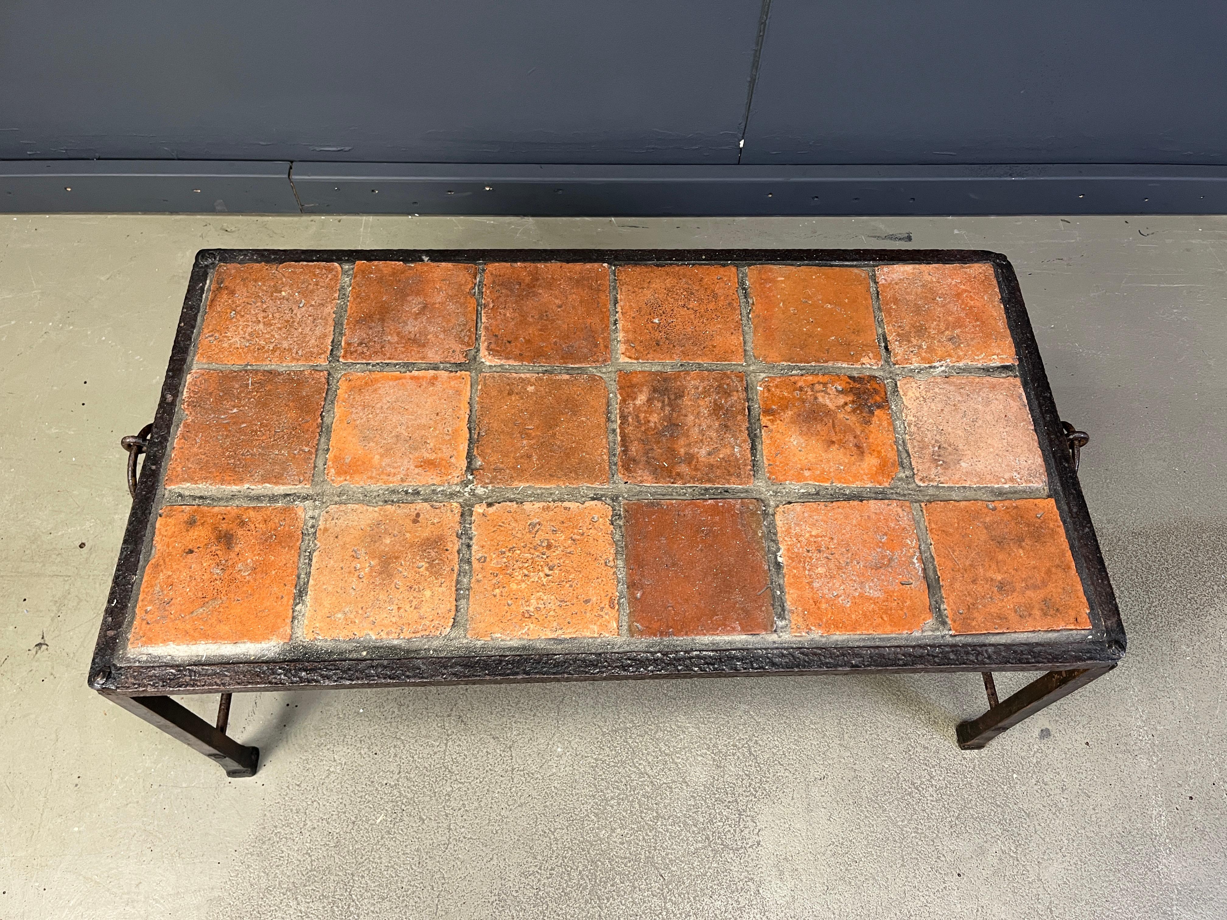 Table basse espagnole en fer et carreaux de céramique, années 1950 en vente 4