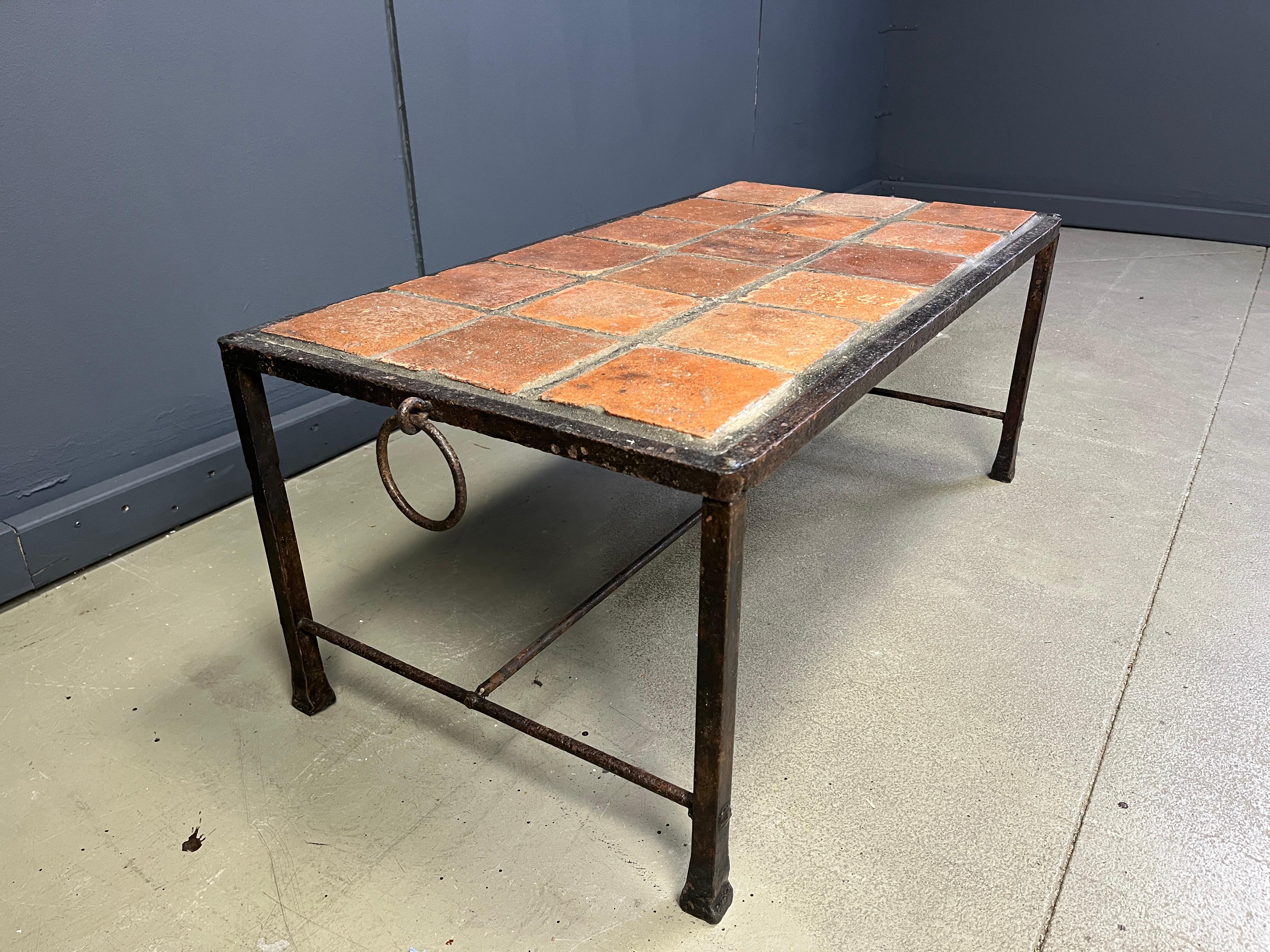 Table basse espagnole en fer et carreaux de céramique, années 1950 en vente 2