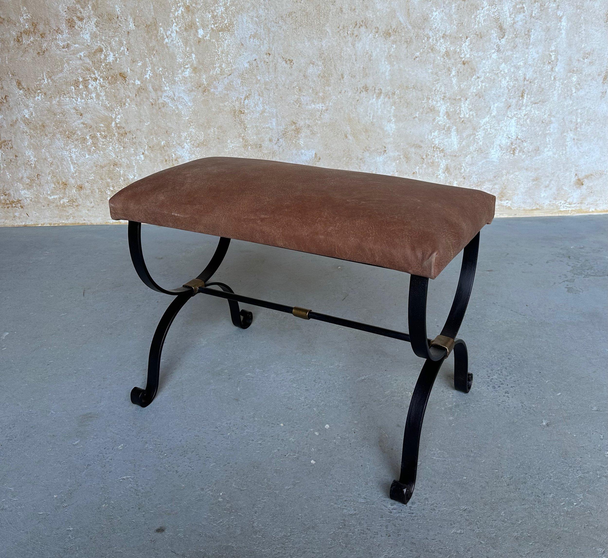 Spanish Iron Bench in Brown Leather In Good Condition For Sale In Buchanan, NY