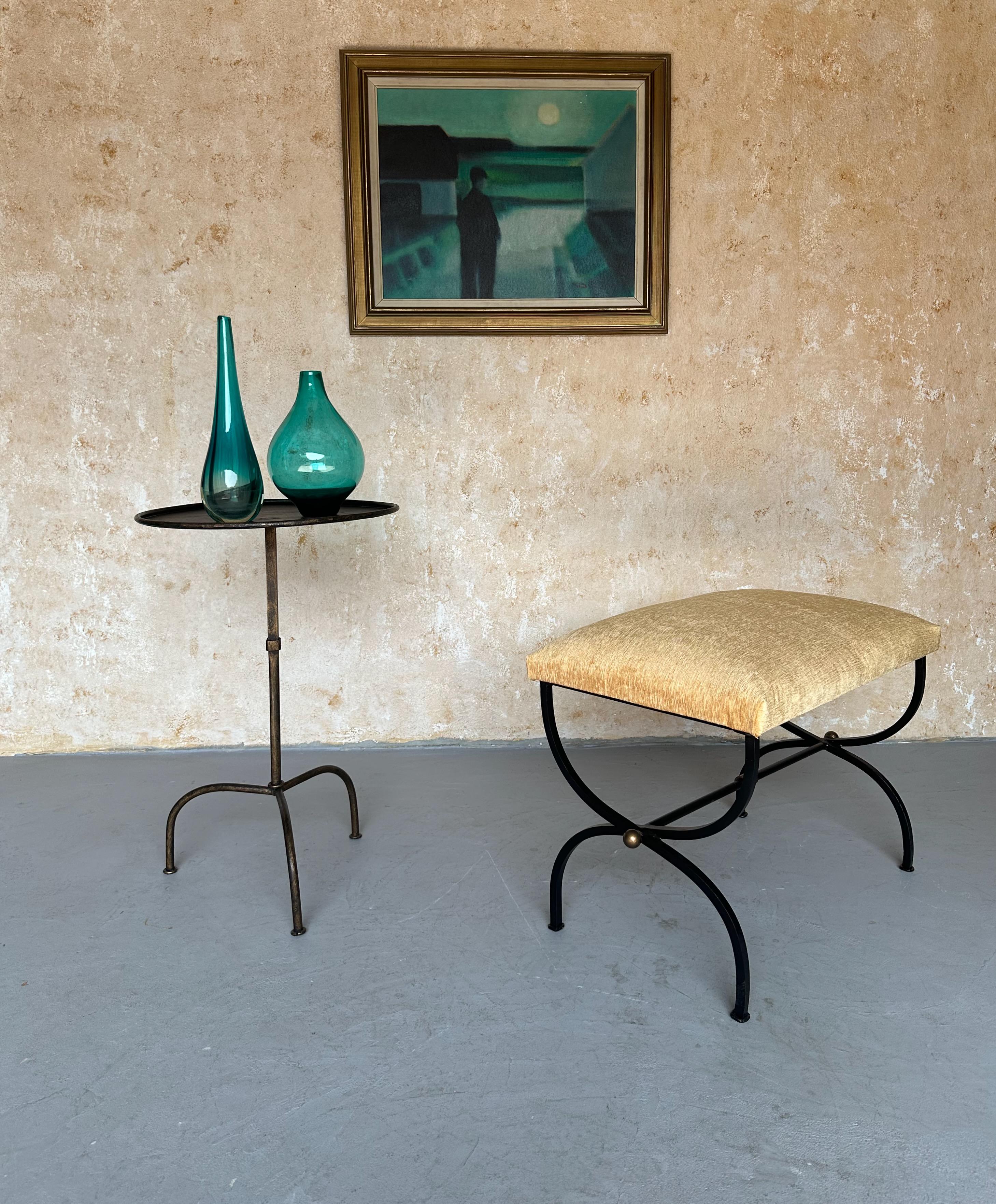 
This recently crafted iron bench embodies the elegance and enduring appeal of classic Spanish design, brought to life by the skilled hands of European artisans. Employing time-honored ironworking techniques, these craftsmen have meticulously shaped
