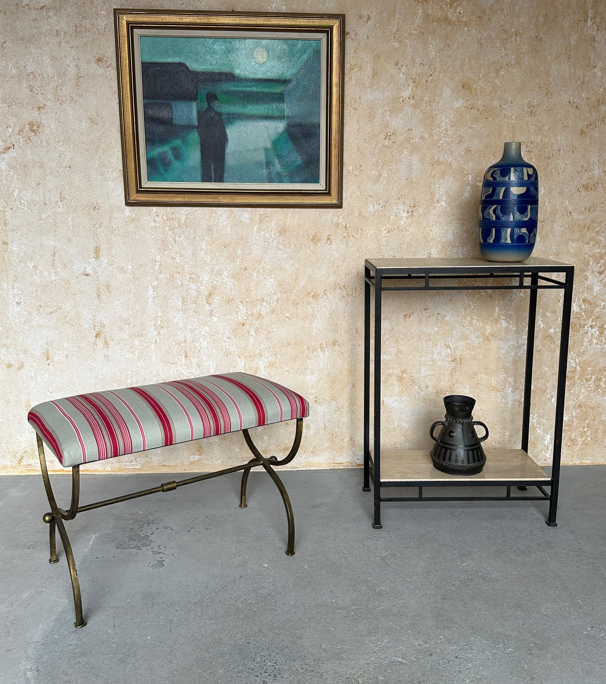 Mid-Century moderno Panchina spagnola in ferro con tessuto a righe in vendita