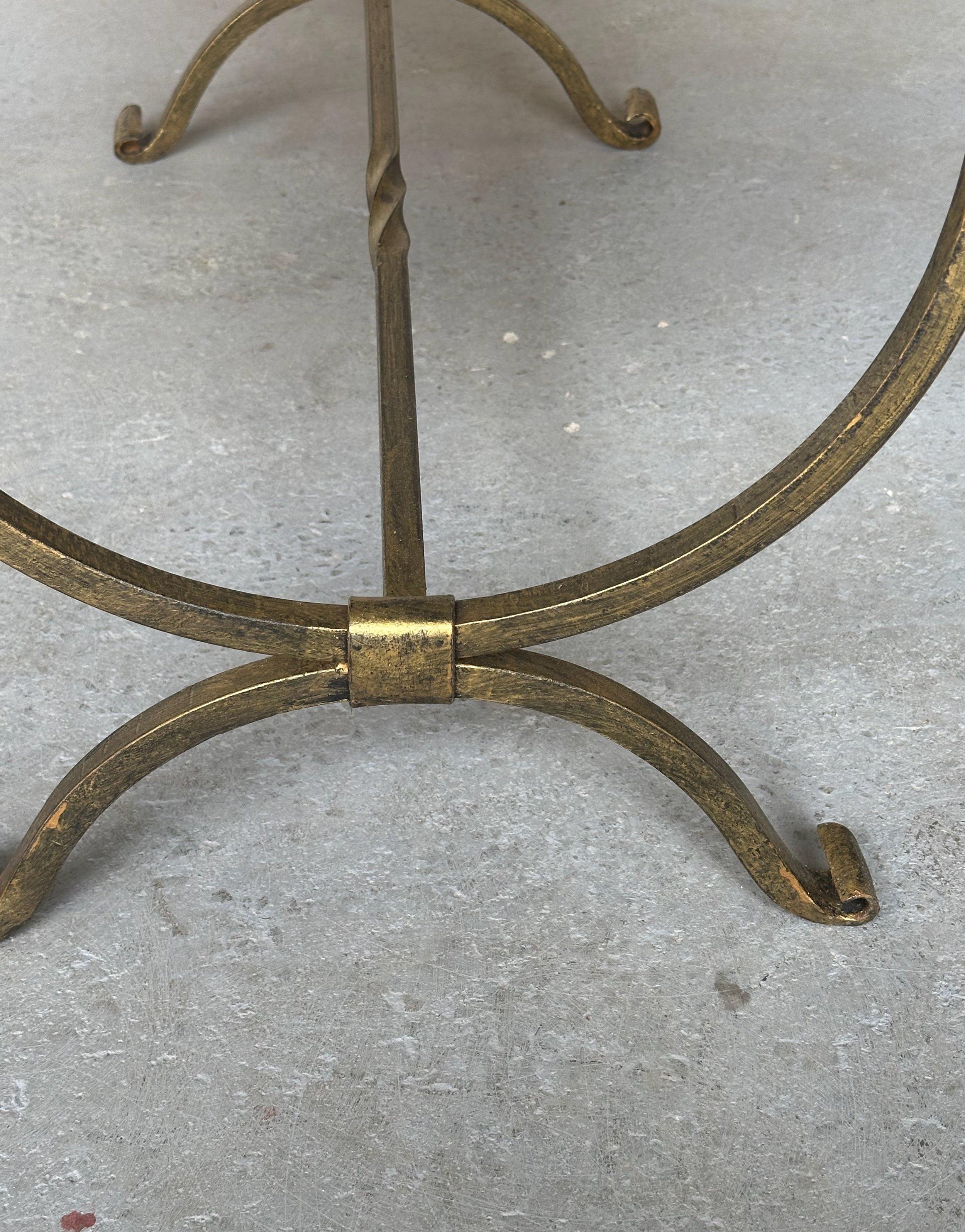 Ferro Panchina spagnola in ferro con gambe a spirale in vendita