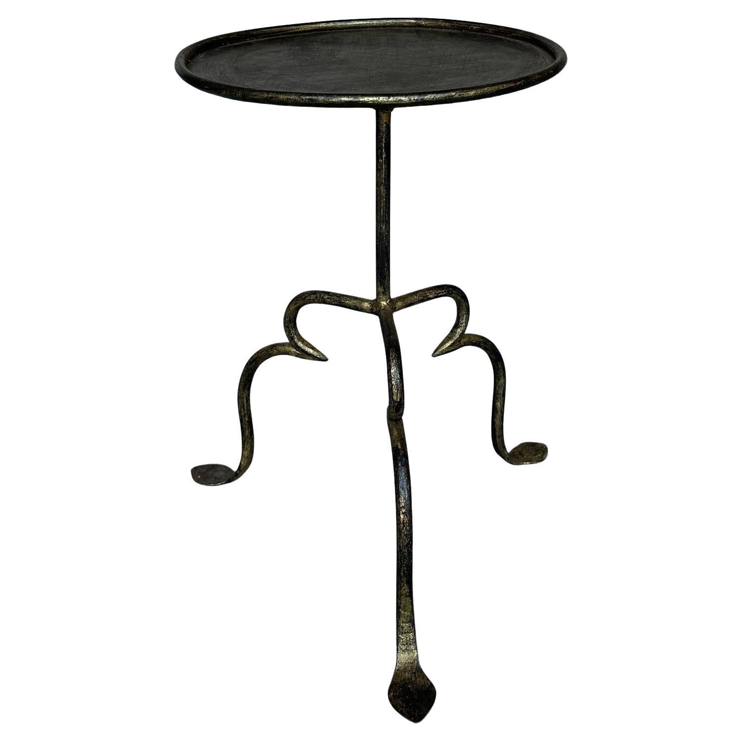 Table à boissons espagnole sur une base tripode ornée