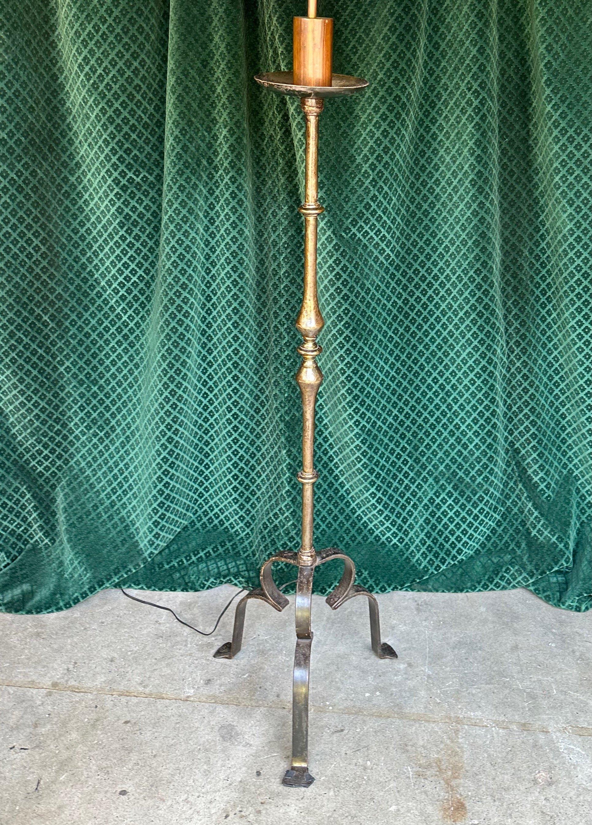 Mid-20th Century Spanish Iron Floor Lamp on an Elevated Tripod Base For Sale