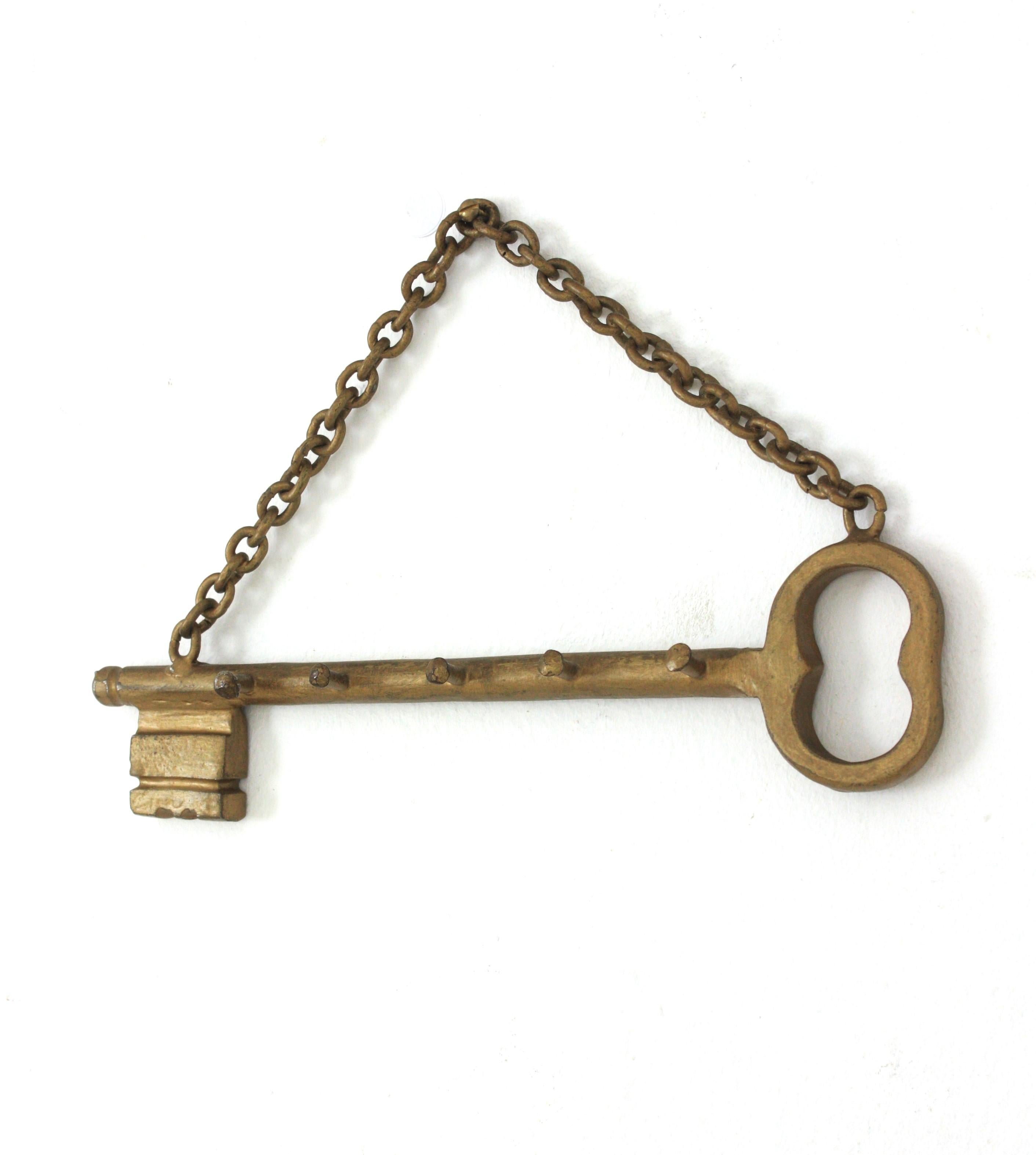 Spanish Key Shaped Key Wall Hanger in Gilt Wrought Iron, 1940s For Sale 7