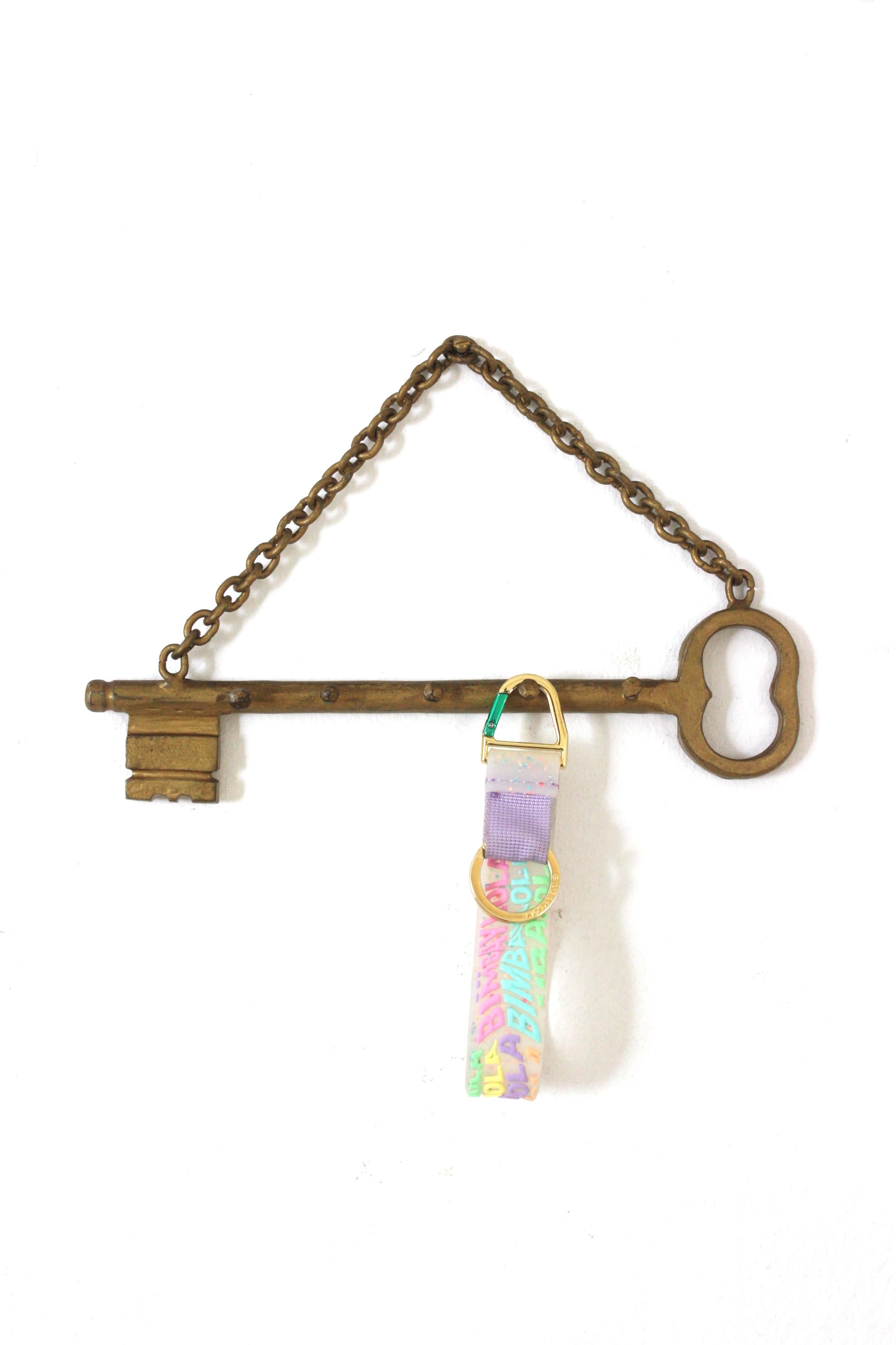 Spanish Key Shaped Key Wall Hanger in Gilt Wrought Iron, 1940s In Good Condition For Sale In Barcelona, ES