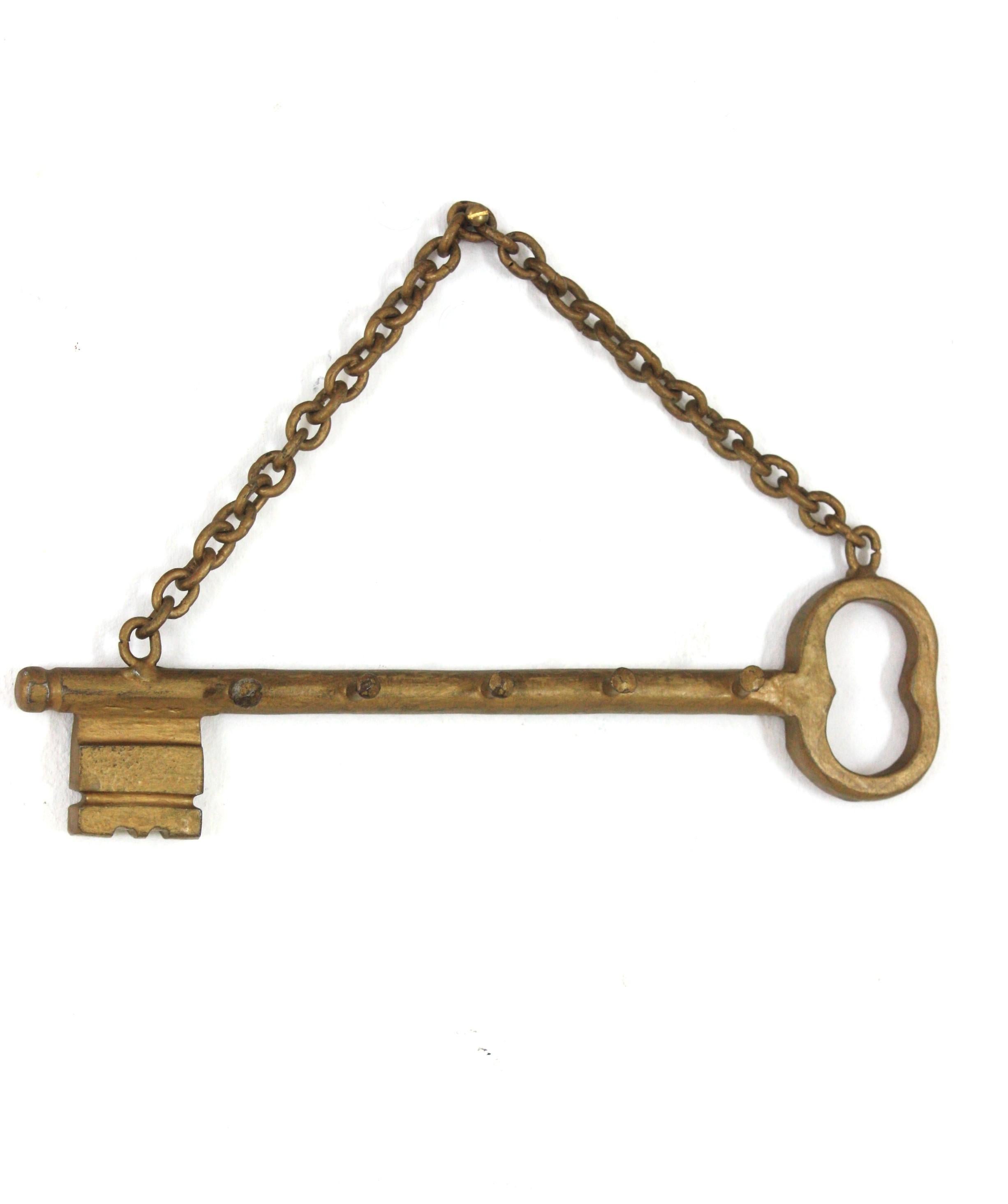 20th Century Spanish Key Shaped Key Wall Hanger in Gilt Wrought Iron, 1940s For Sale