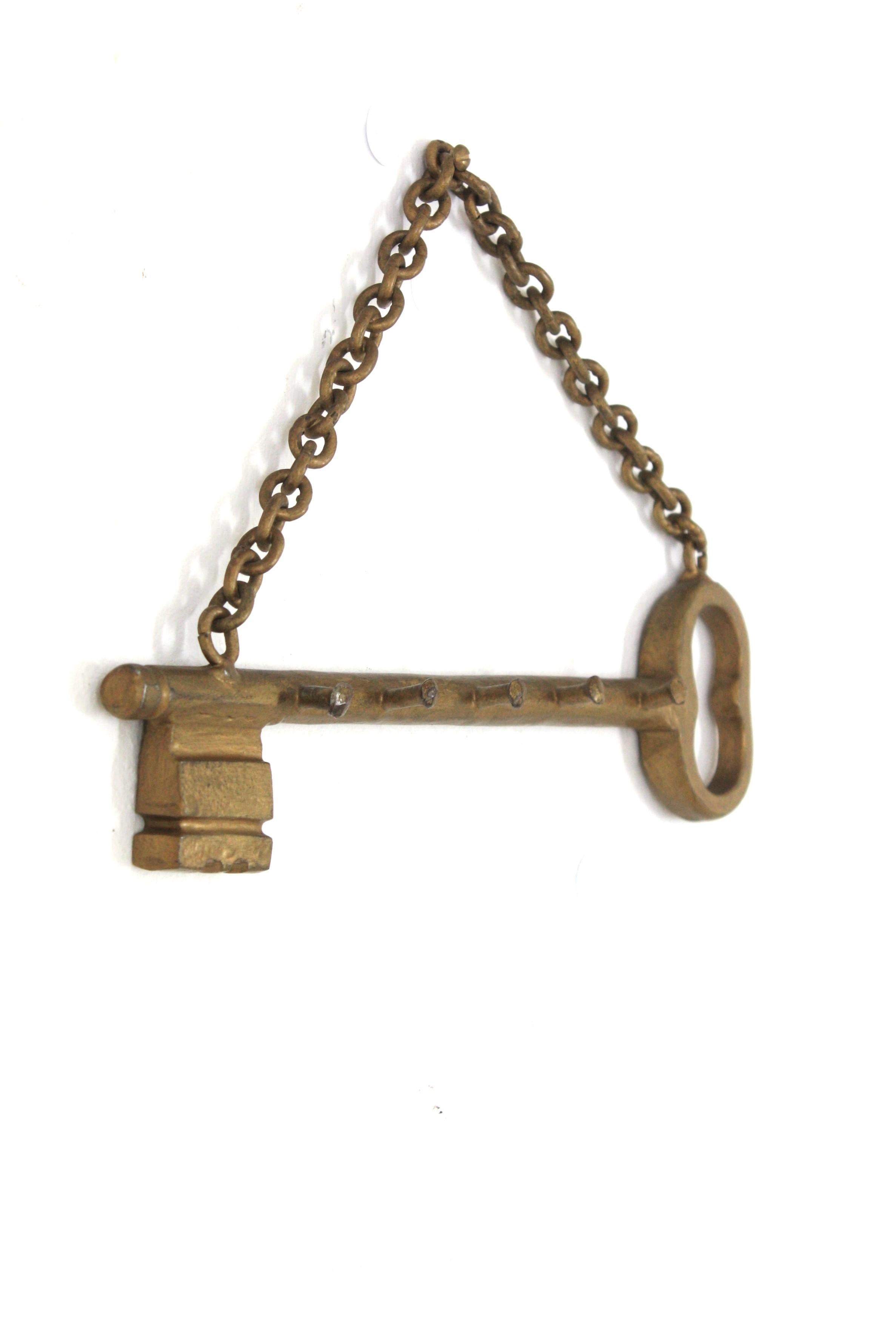 Spanish Key Shaped Key Wall Hanger in Gilt Wrought Iron, 1940s For Sale 2