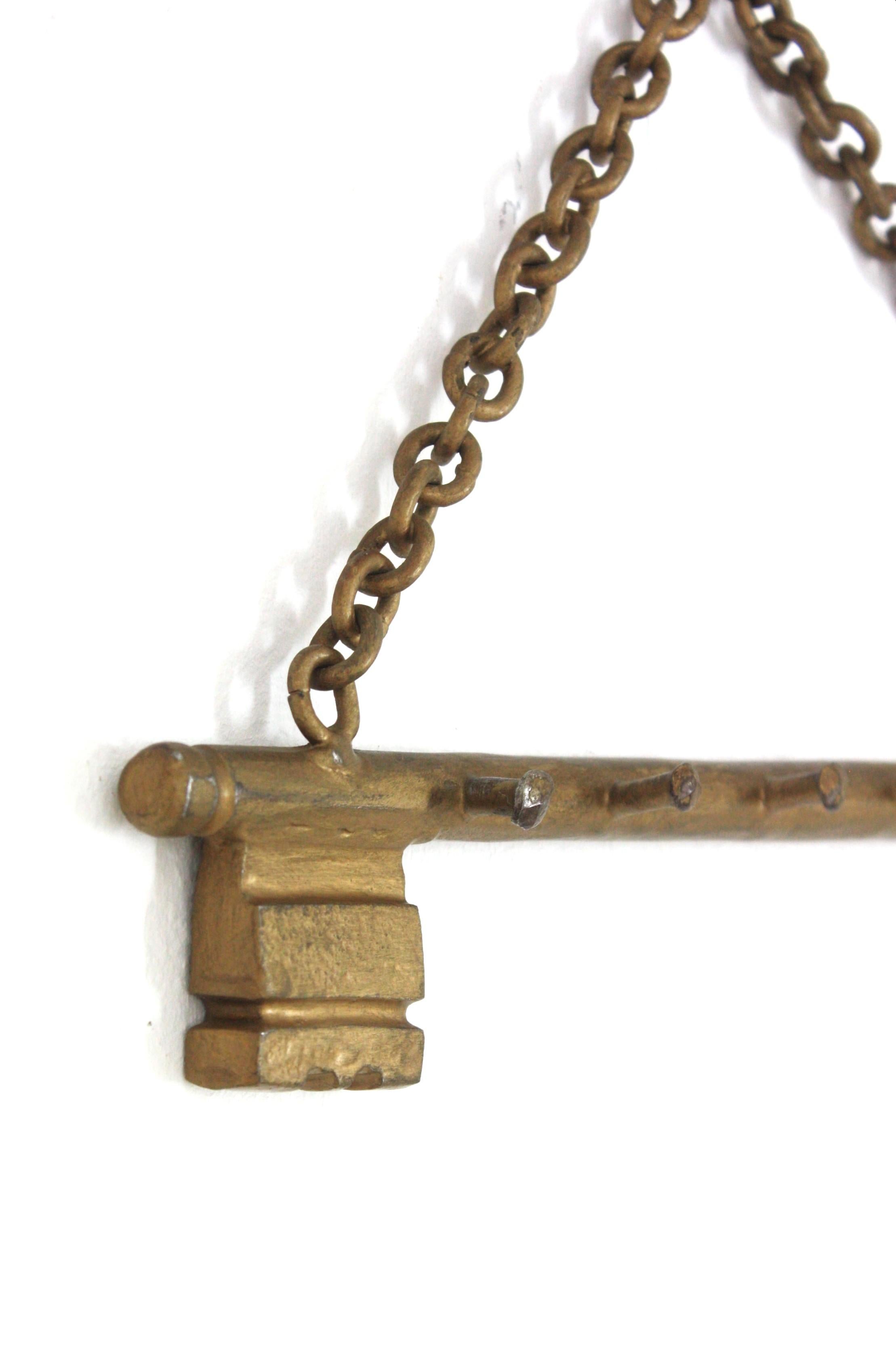 Spanish Key Shaped Key Wall Hanger in Gilt Wrought Iron, 1940s For Sale 4