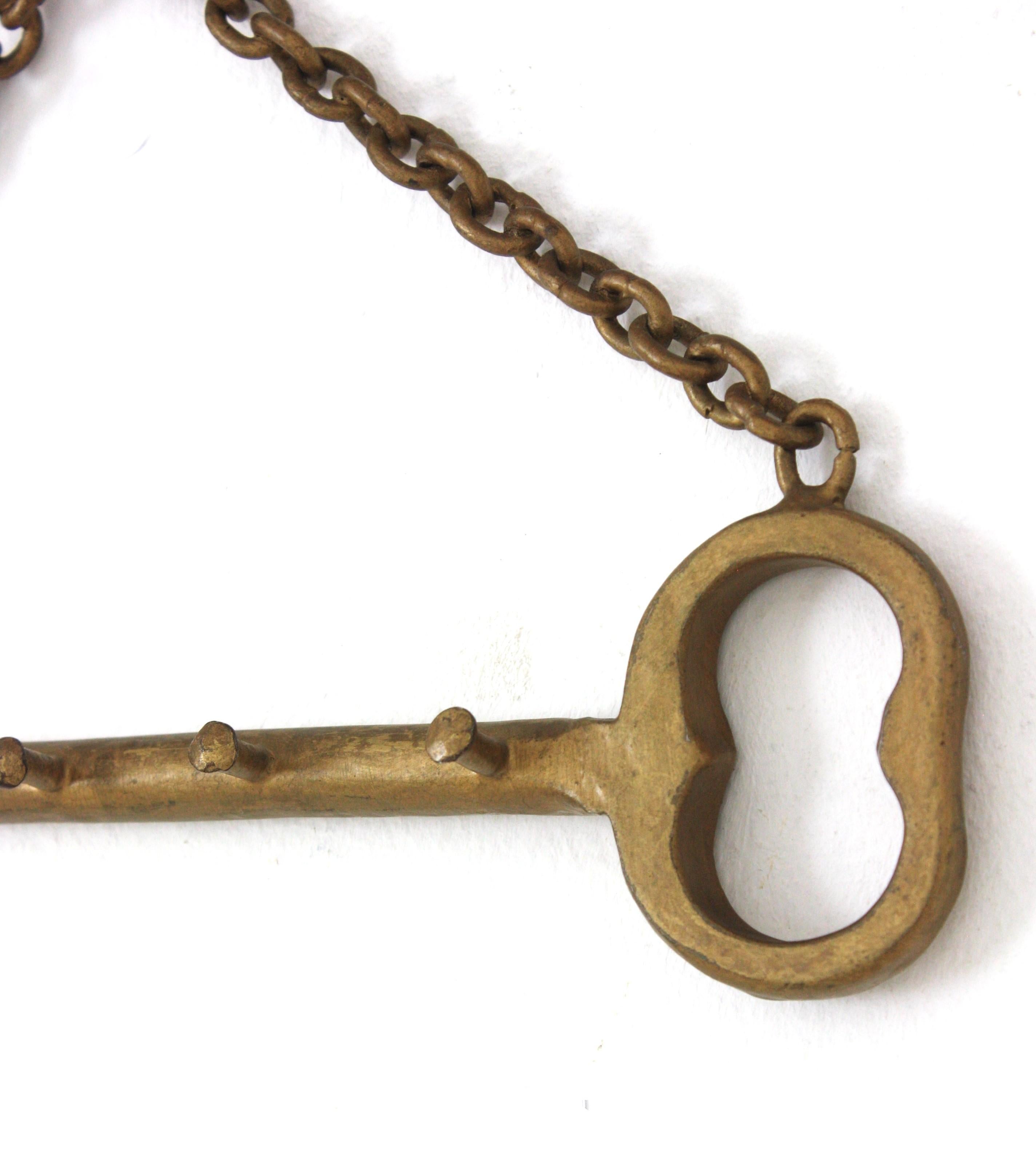Spanish Key Shaped Key Wall Hanger in Gilt Wrought Iron, 1940s For Sale 5