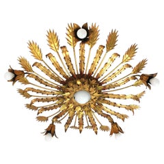 Grand luminaire espagnol de style brutaliste à motif floral en forme de soleil, en fer doré, années 1950