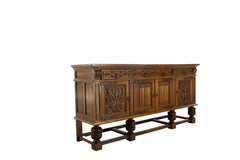 Aparador español grande de roble tallado, estilo neorrenacentista, de alrededor de 1950