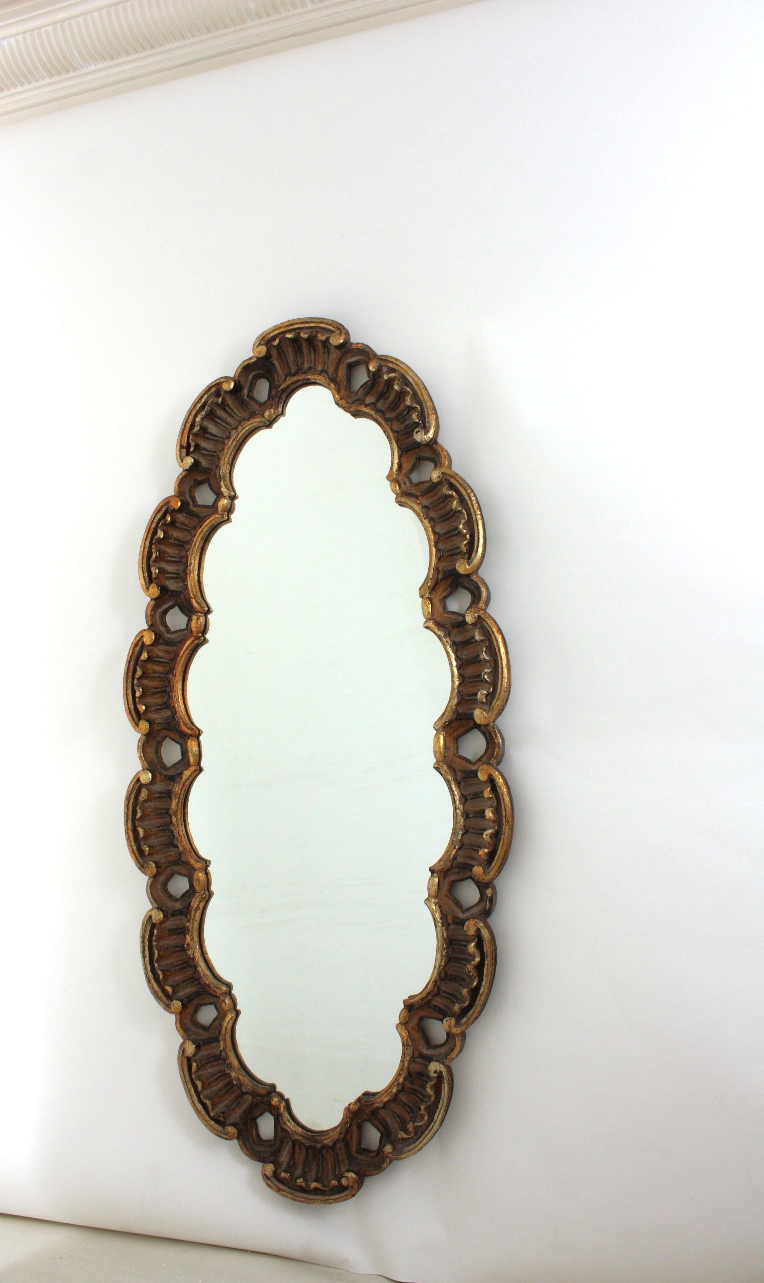 Spanish Large Oval Mirror in Giltwood with Scalloped Frame by Francisco Hurtado For Sale 7