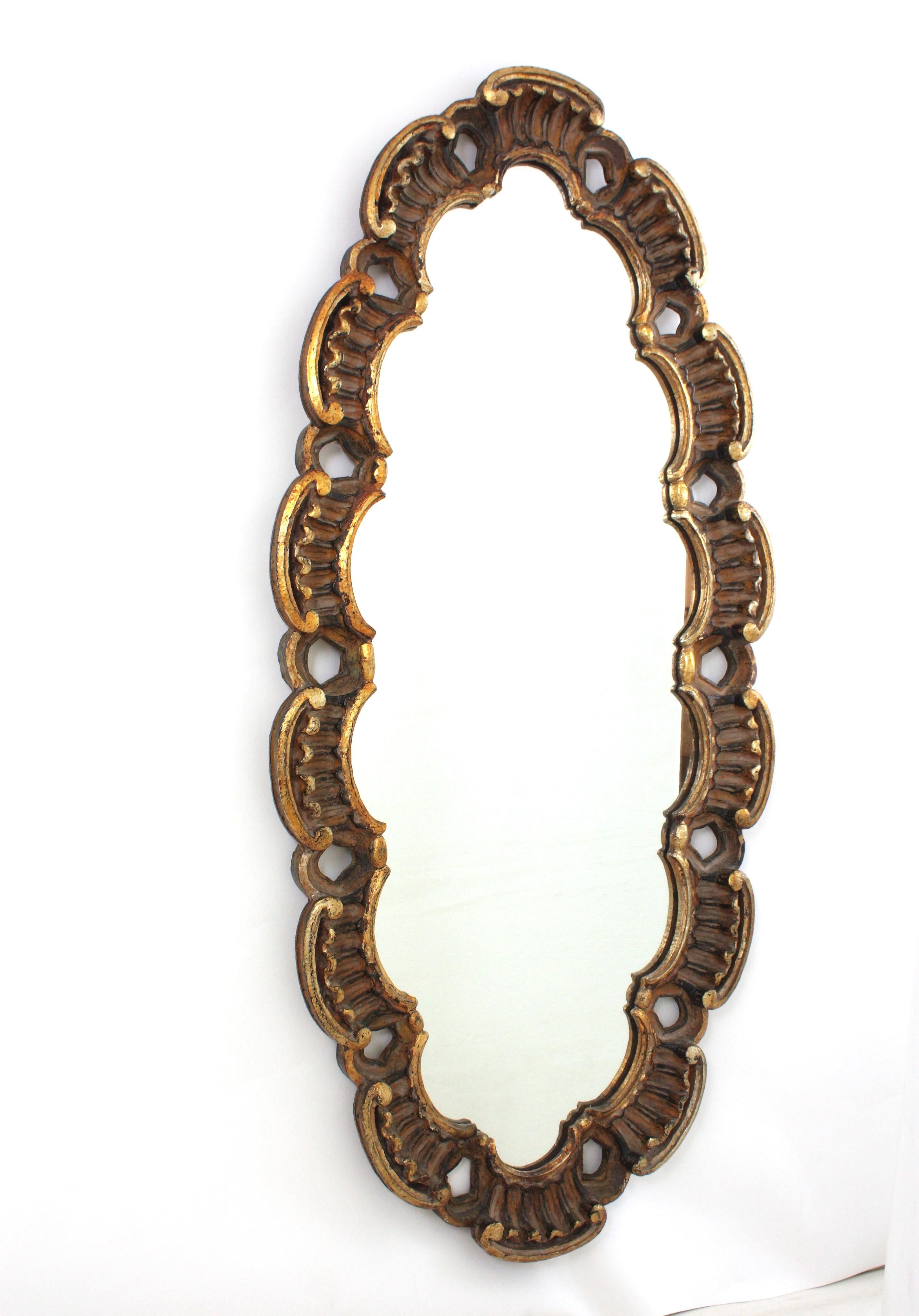 MEDIDAS!!!
Francisco Hurtado Scrollwork Giltwood Carved Oval Mirror
One of a kind giltwood carved oval mirror with a highly decorative scalloped scroll-work frame. Manufactured by Francisco Hurtado, Spain, 1950-1960.
Francisco Hurtado was an Spanish