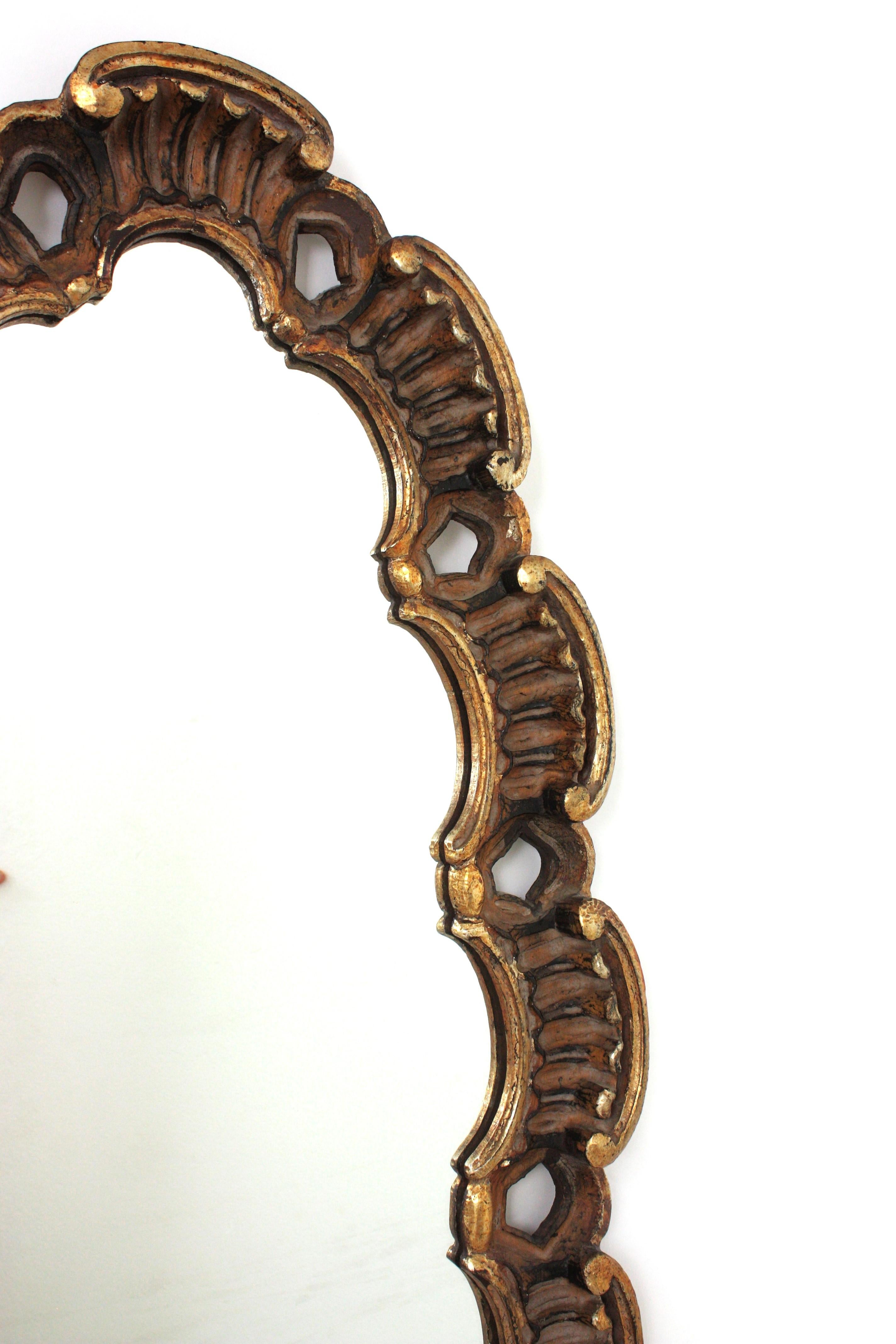 20th Century Spanish Large Oval Mirror in Giltwood with Scalloped Frame by Francisco Hurtado For Sale
