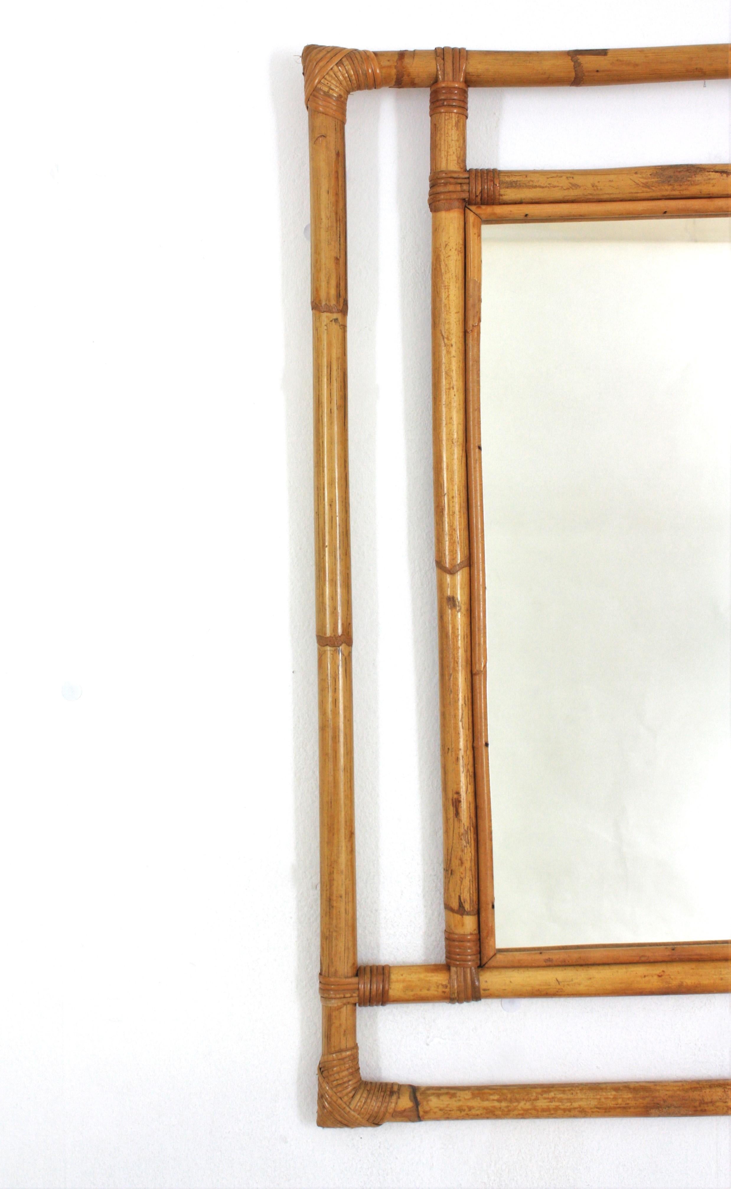 Fait main Grand miroir rectangulaire espagnol en rotin avec cadre géométrique, années 1960 en vente