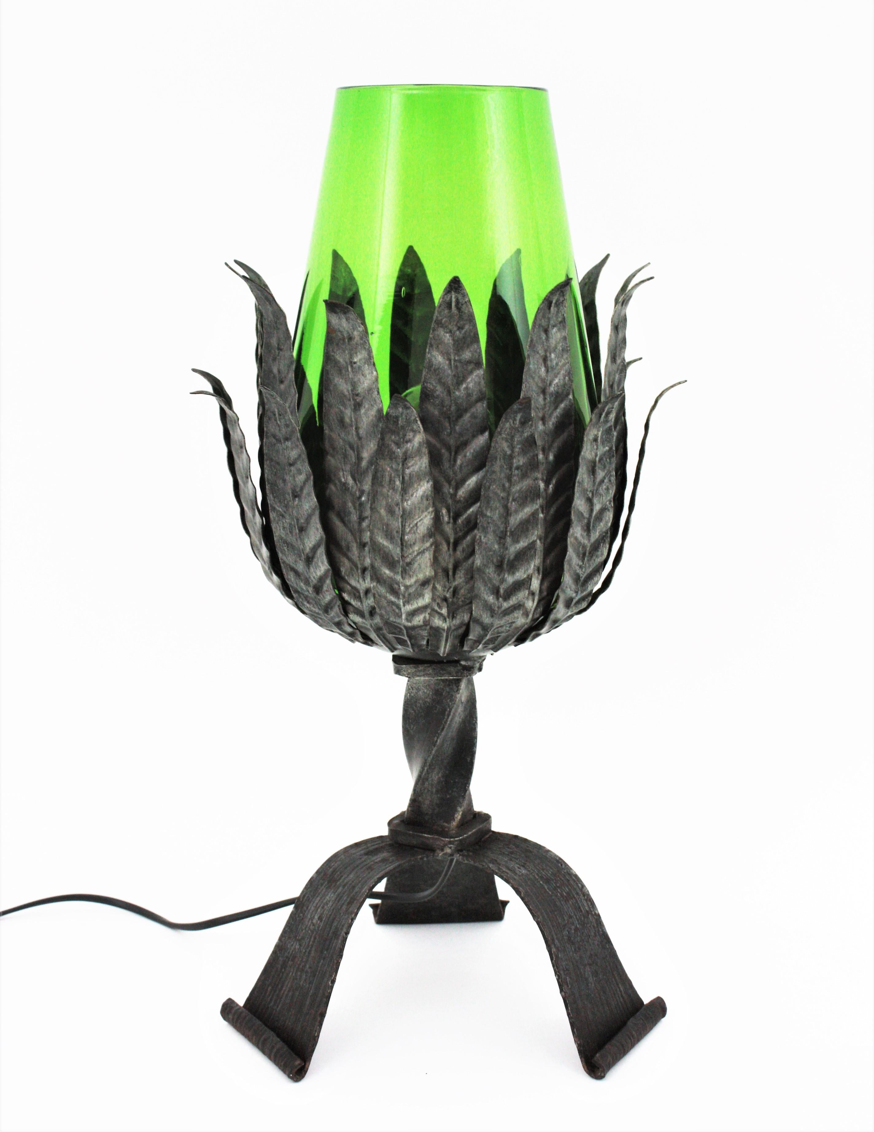 Spanish Table Lamp, Wrought Iron and Green Glass, 1950s In Good Condition For Sale In Barcelona, ES