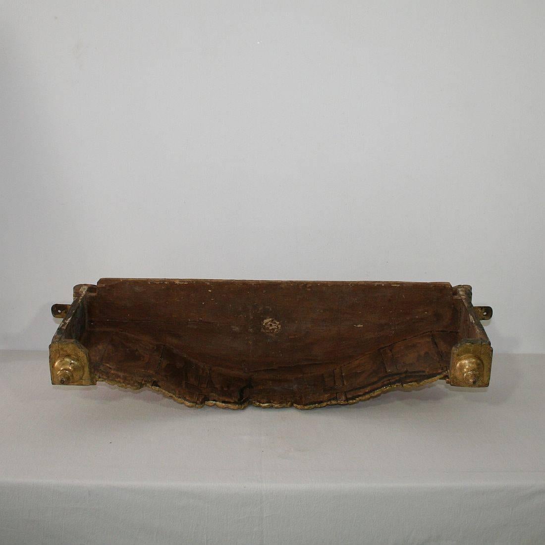 Spanish Late 18th Century Baroque Giltwood Bed Crown/ Canapé In Good Condition In Buisson, FR