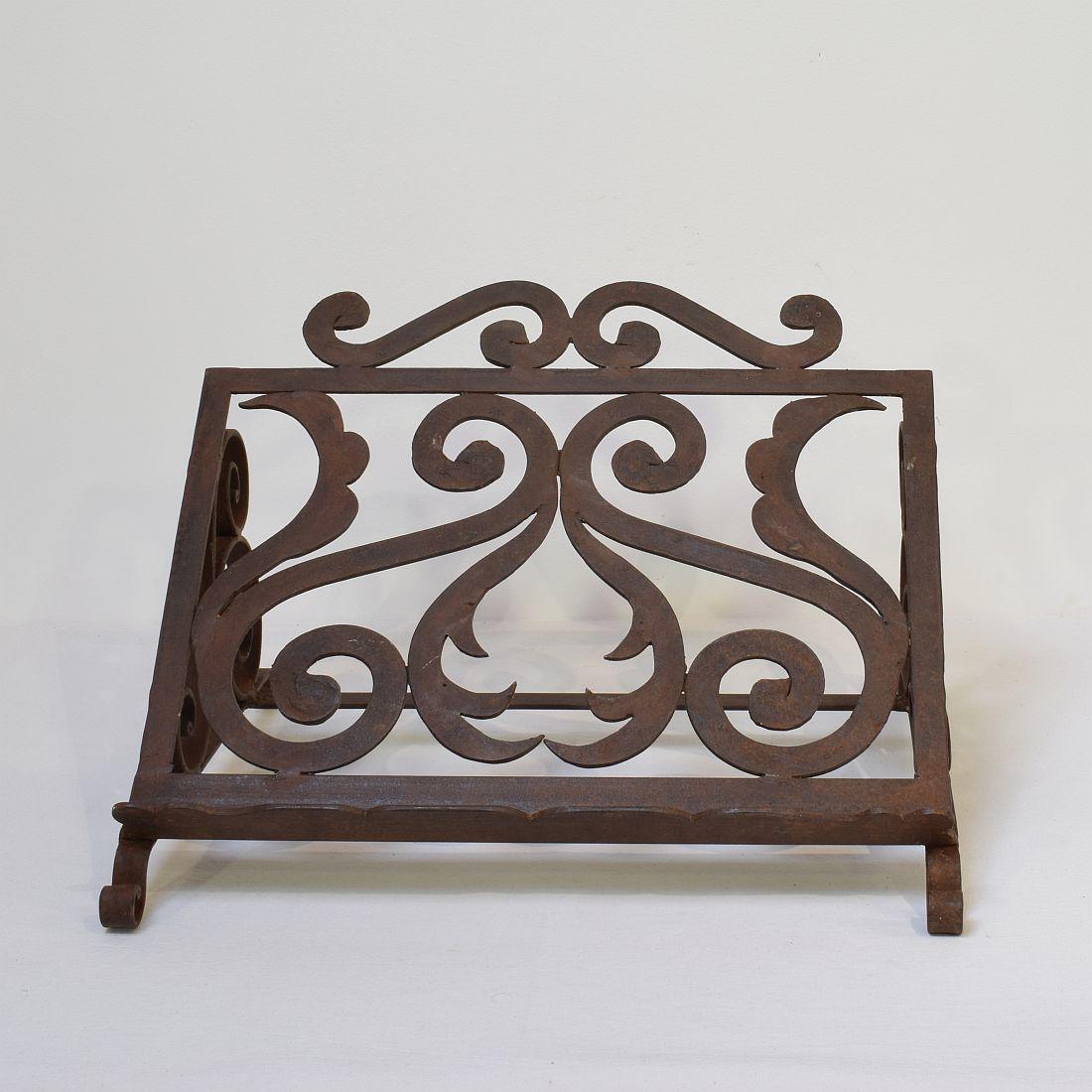 Spanish Late 19th Century Hand Forged Iron Lectern In Good Condition In Buisson, FR