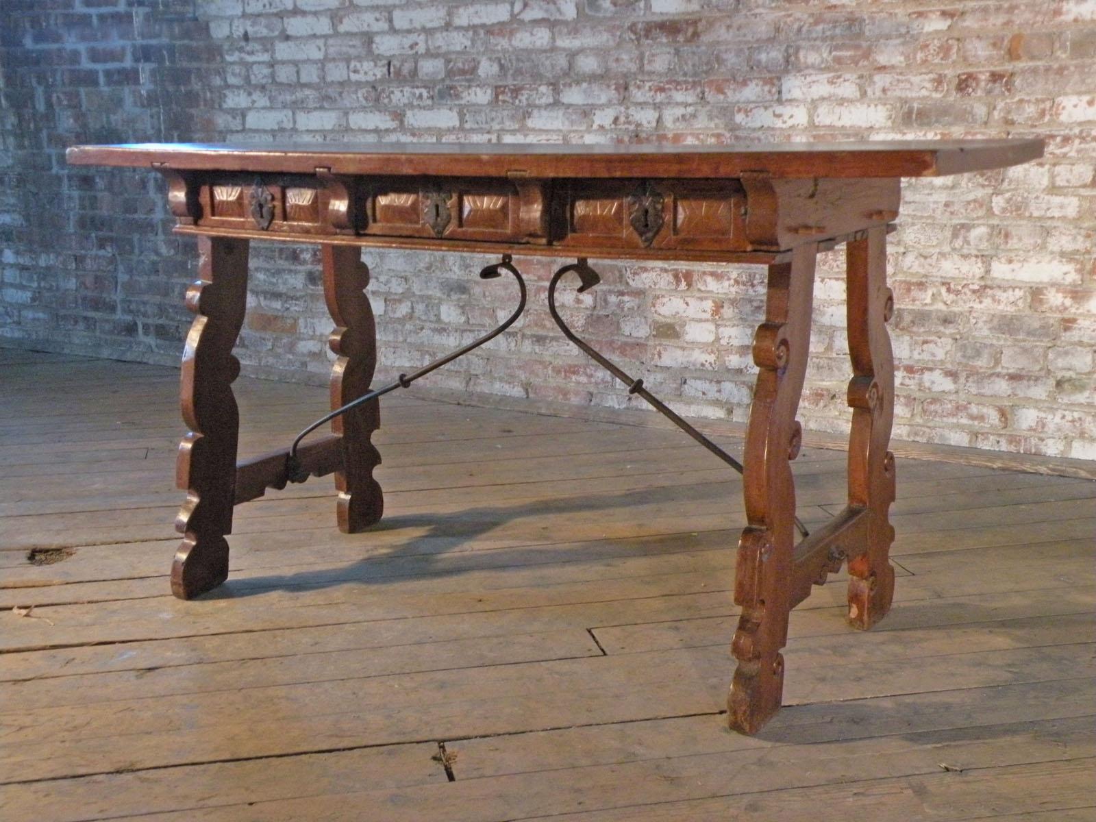 Mesa de escritorio o consola española, barroca tardía, siglo XVIII Español en venta
