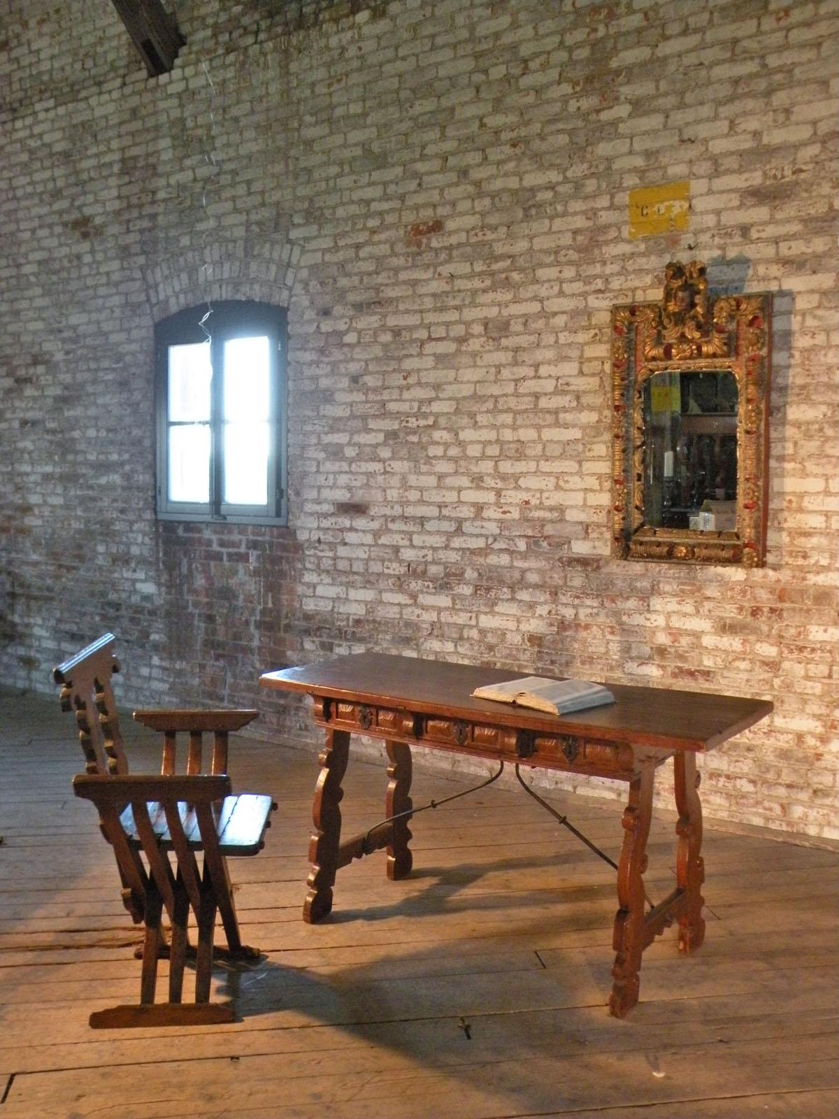 Mesa de escritorio o consola española, barroca tardía, siglo XVIII siglo XVIII y antes en venta