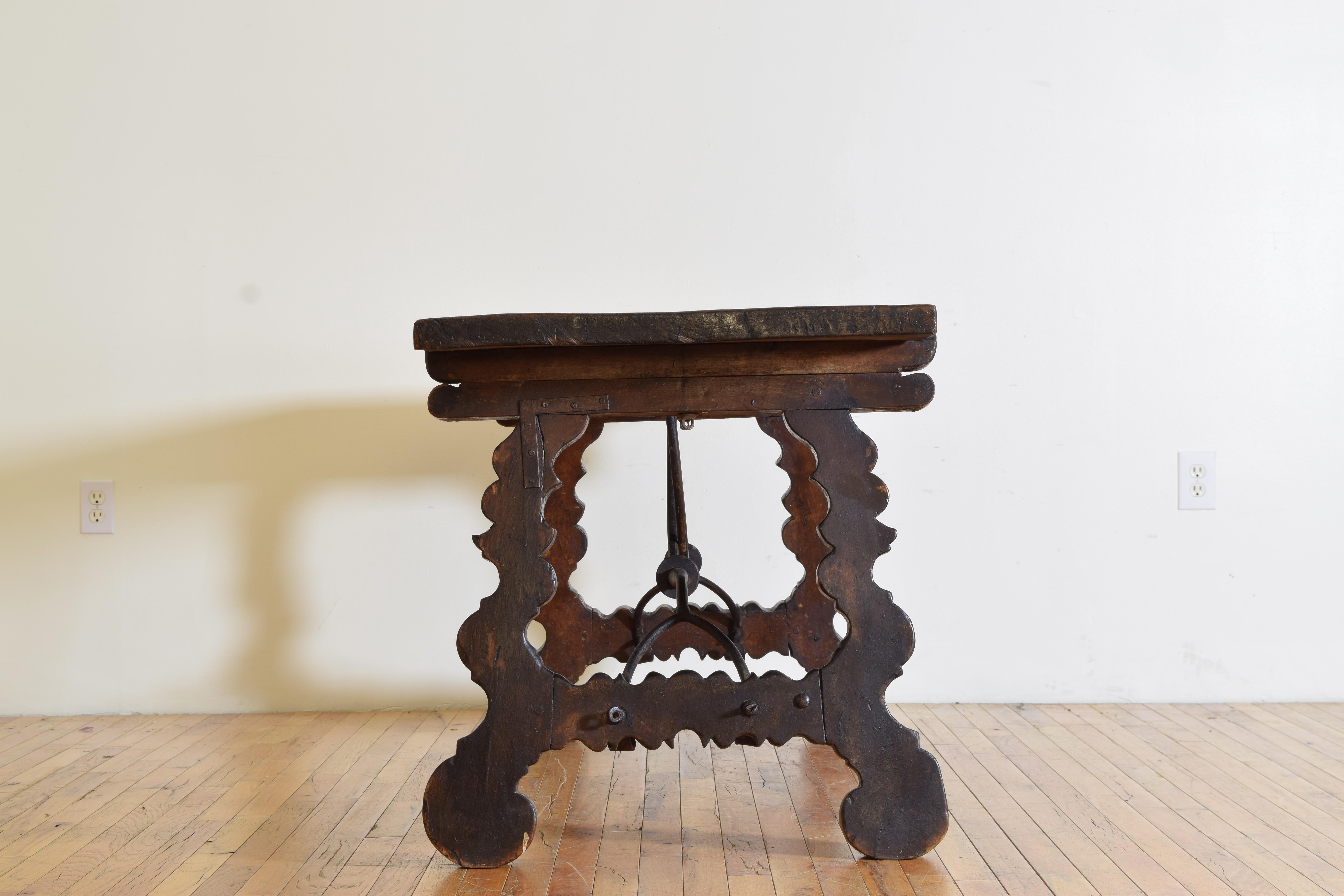Early 18th Century Spanish Late Baroque Dark Walnut Table with Iron Stretcher, 17th/18th cen.