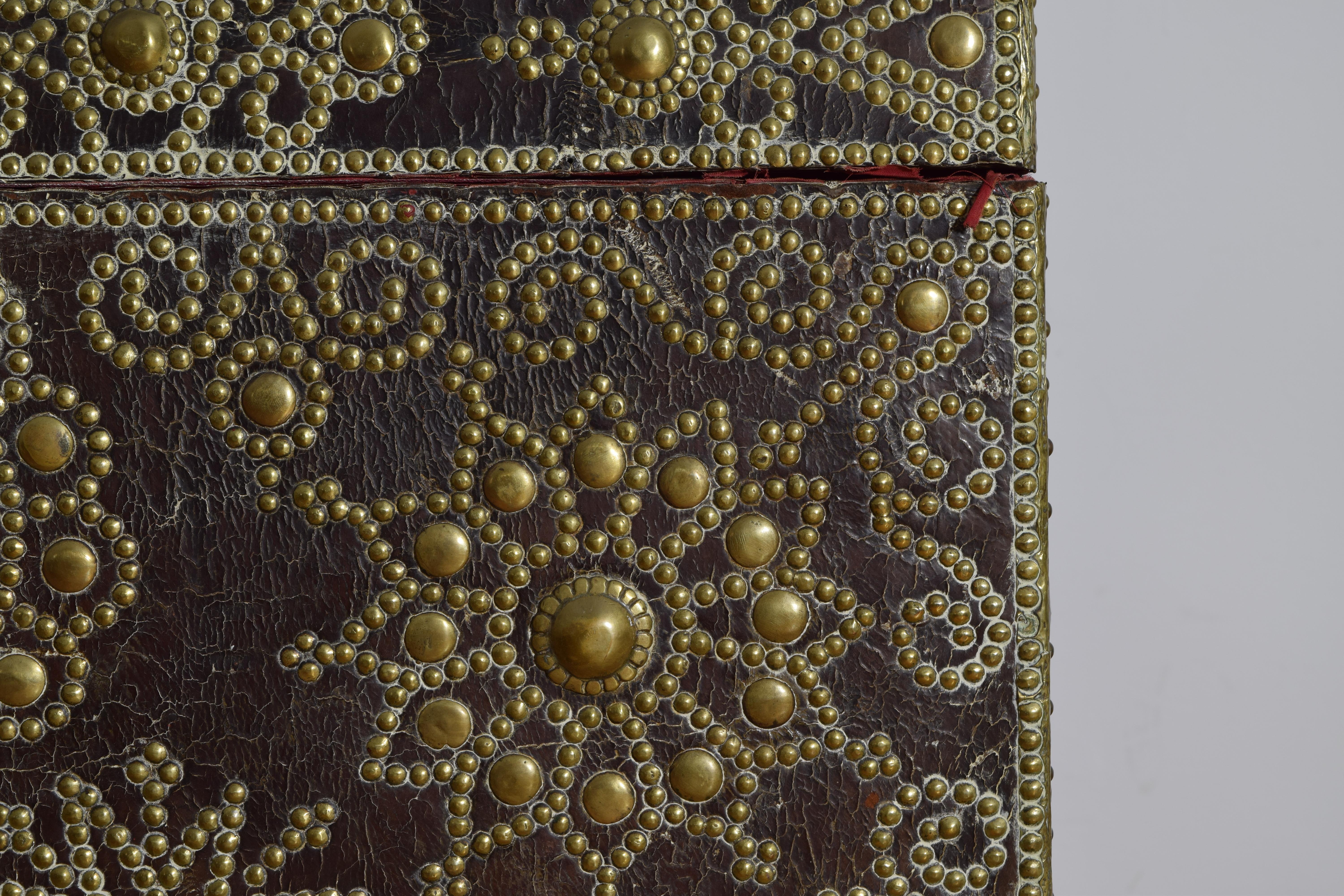 Spanish Late Baroque Leather, Brass, & Wrought Iron Trunk, ca. 1700 For Sale 4