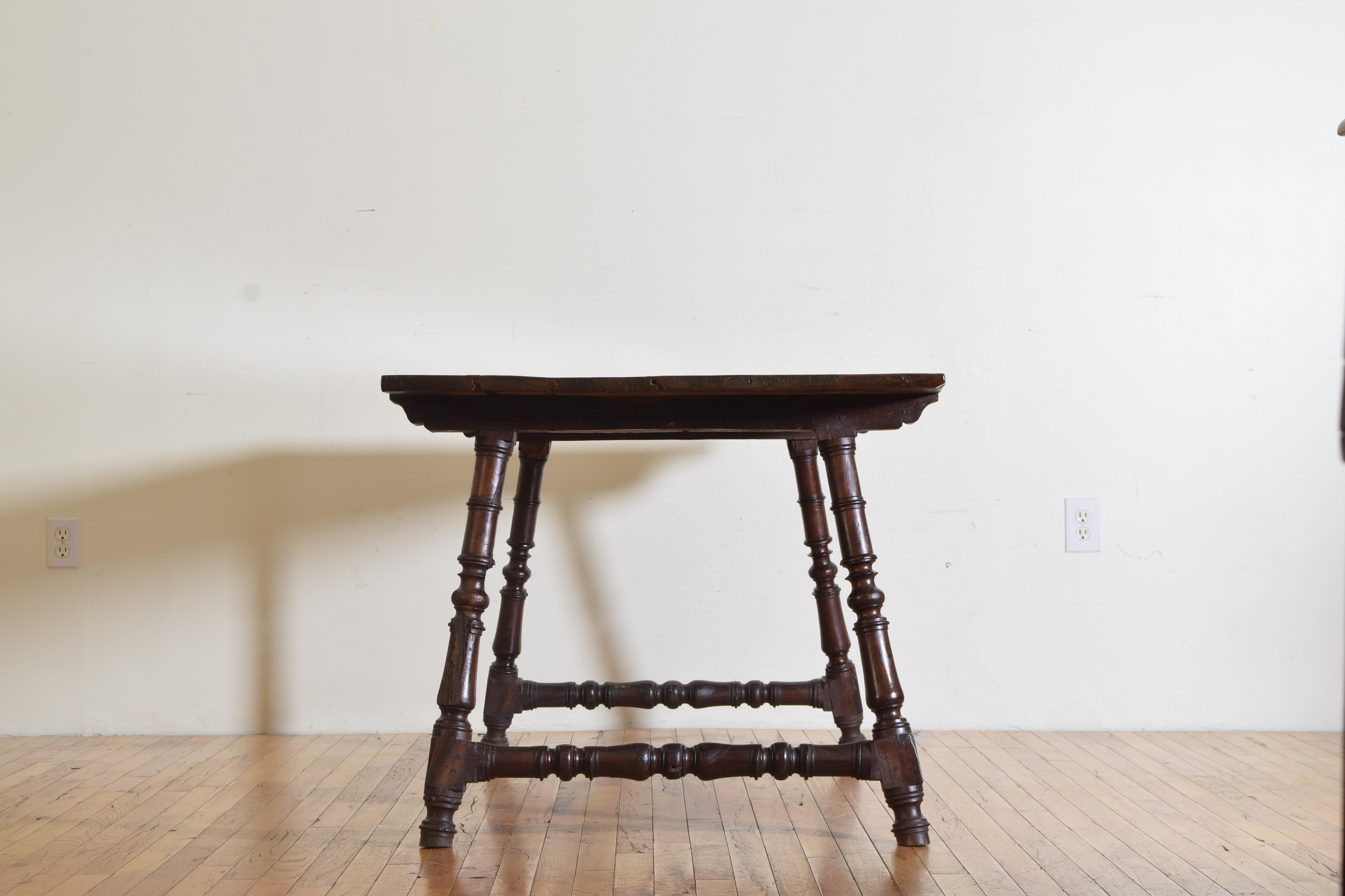 Spanish Late Baroque Olivewood & Walnut Dining or Writing Table, ca. 1700 In Good Condition In Atlanta, GA