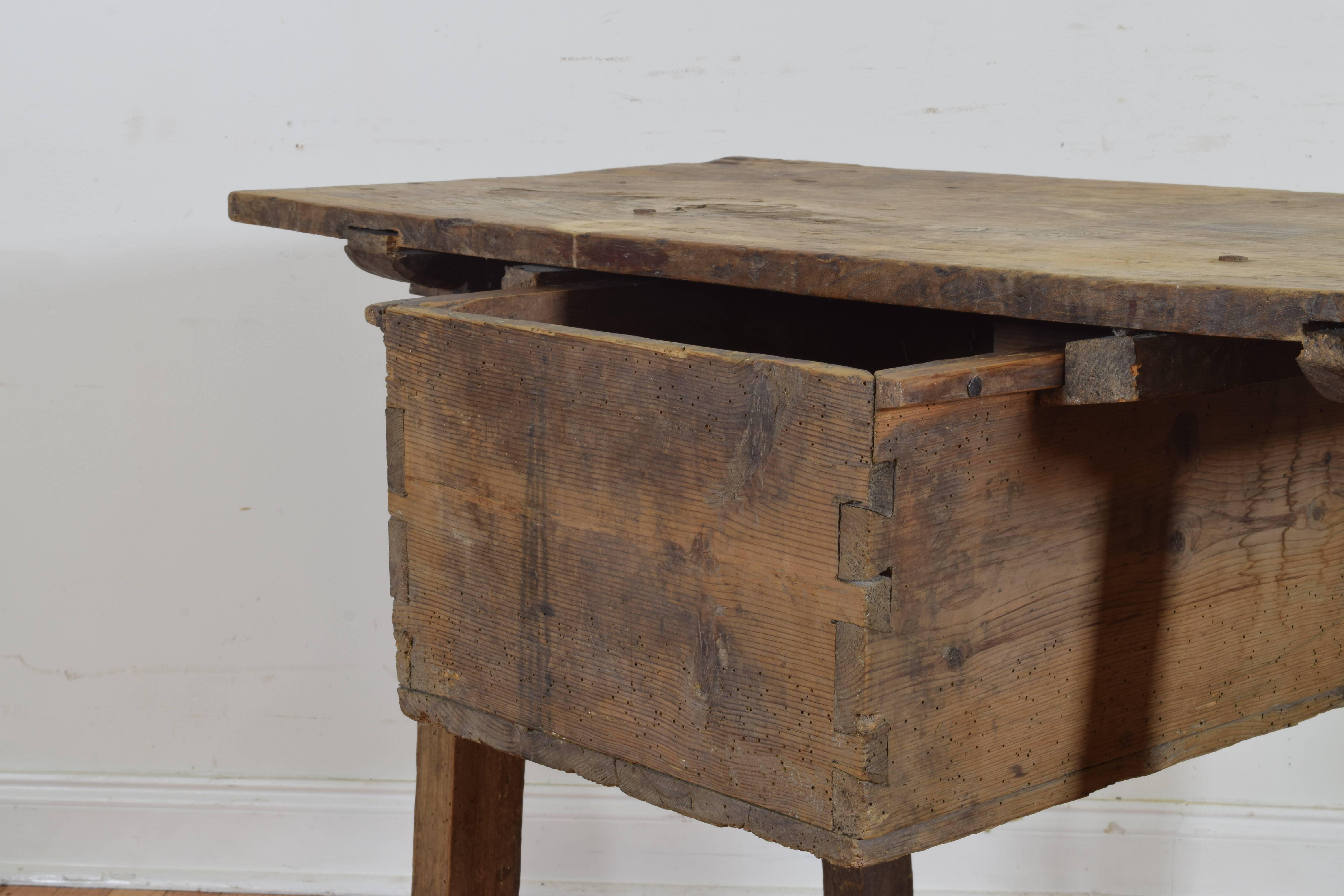 Spanish Late Baroque Period Upland Pinewood One-Drawer Table, 17th-18th Century 2