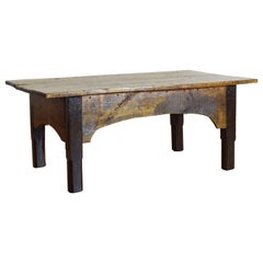 Mesa baja española barroca tardía de nogal y madera de pino, ca. 1700