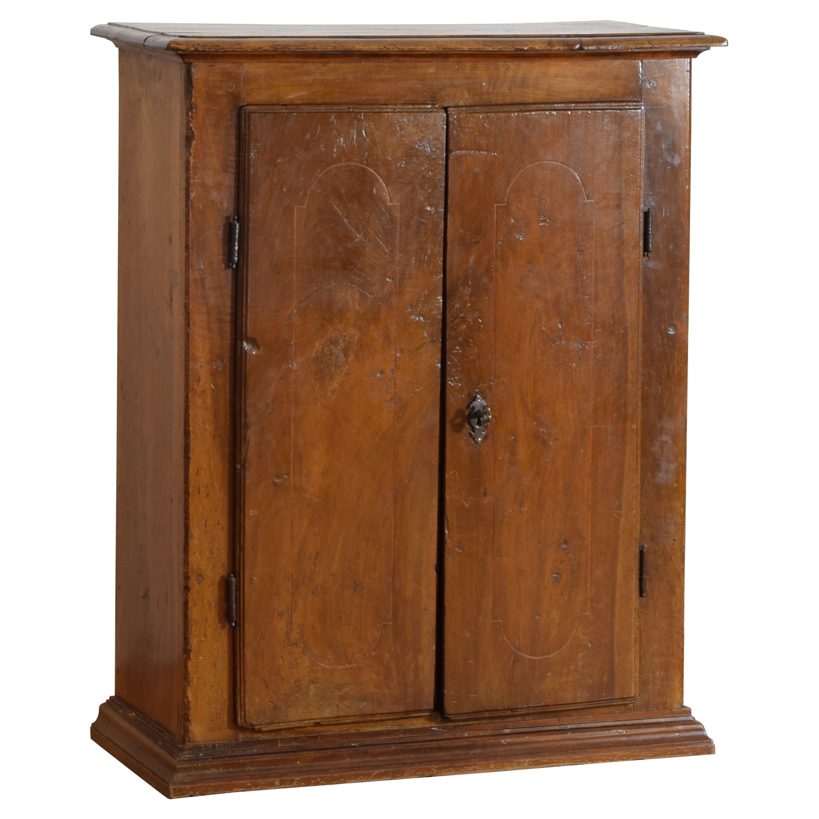 Spanischer Spätbarock Nussbaum mit Intarsien 2-türige Kredenz oder Kabinett, ca. 1700 im Angebot