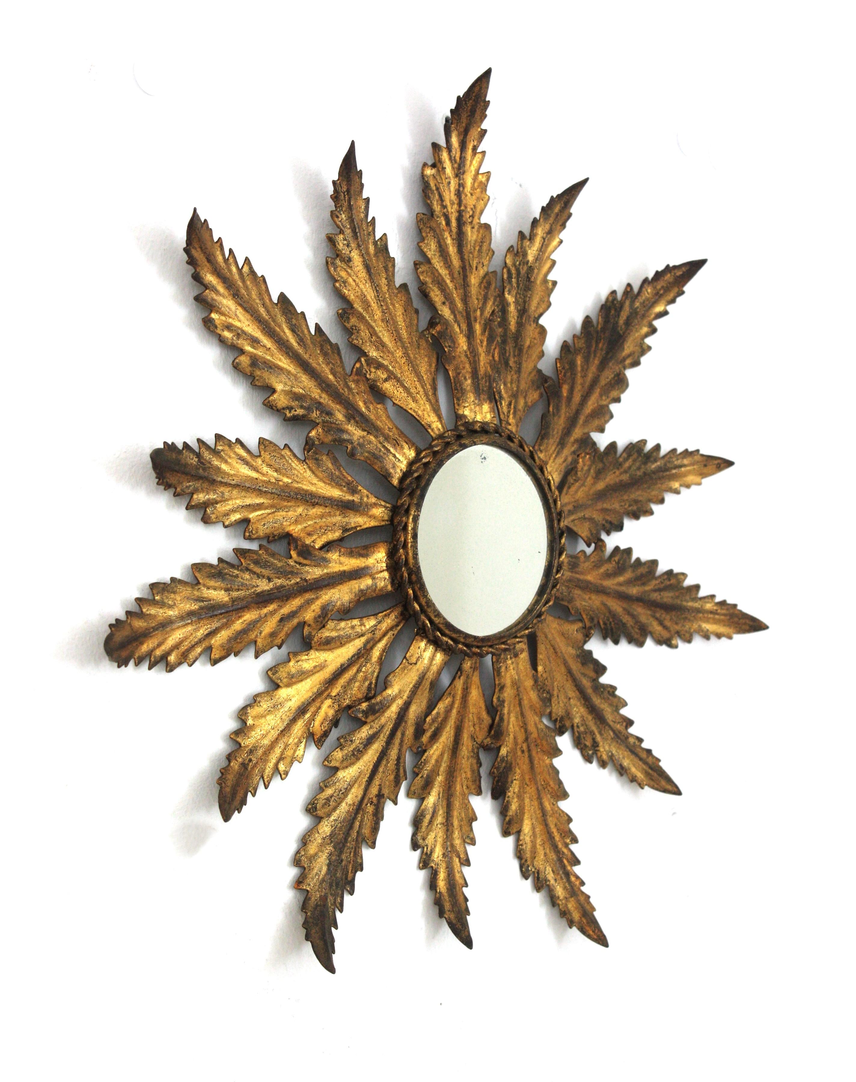 Spanish Leafed Sunburst Mirror in Gilt Metal, 1940s In Good Condition For Sale In Barcelona, ES
