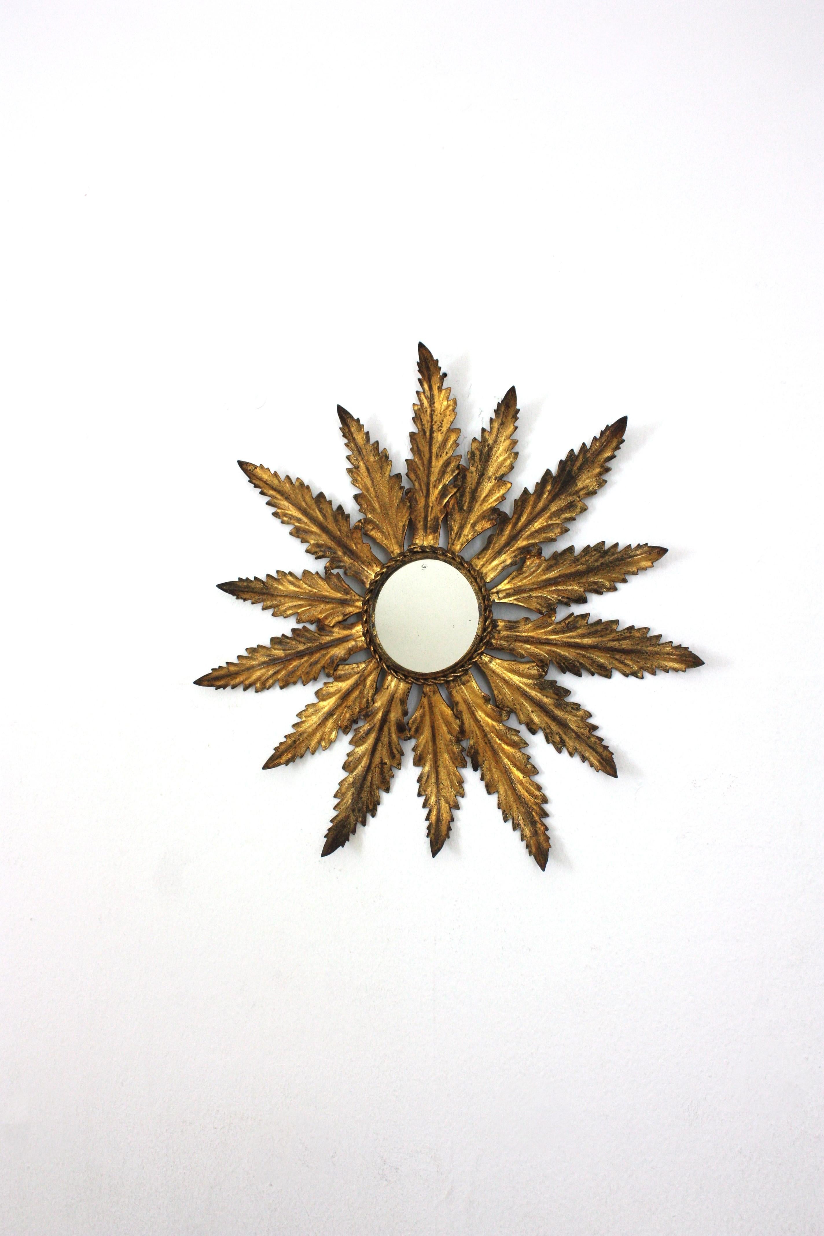 Spanish Leafed Sunburst Mirror in Gilt Metal, 1940s For Sale 3