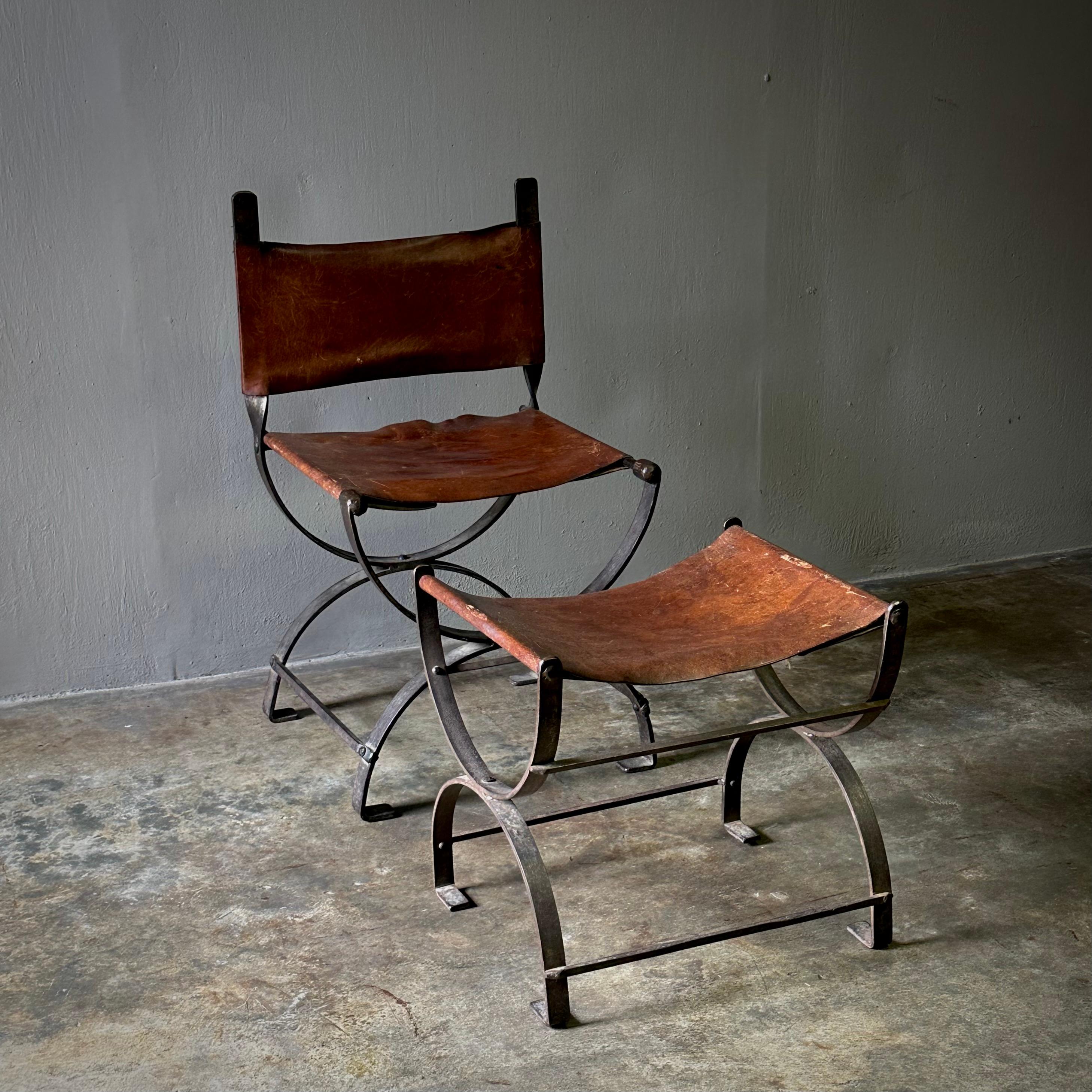 Spanischer Stuhl aus Leder und Eisen mit Bank im Zustand „Gut“ im Angebot in Los Angeles, CA
