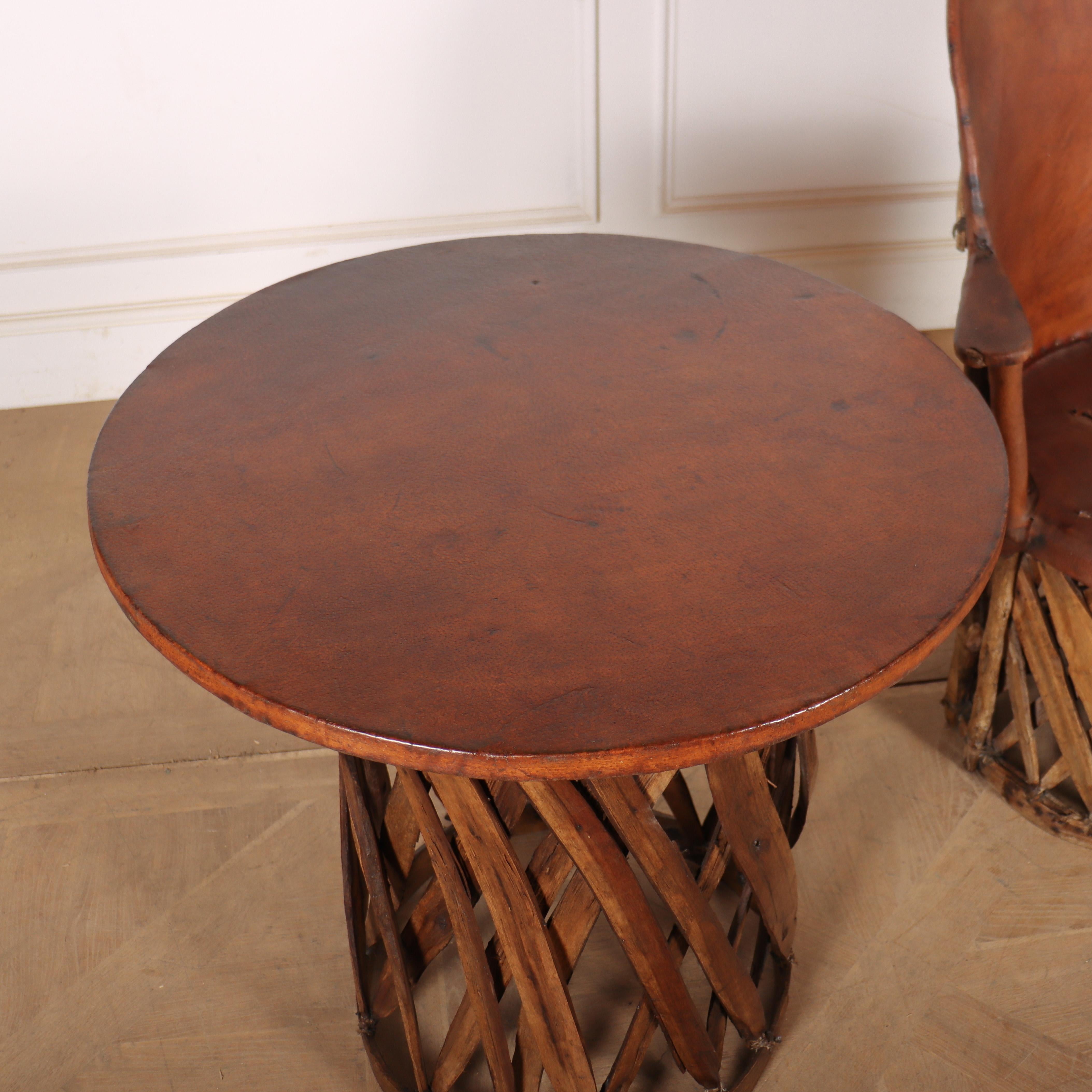 Pelle Set di poltrone e tavoli in pelle e salice spagnolo in vendita