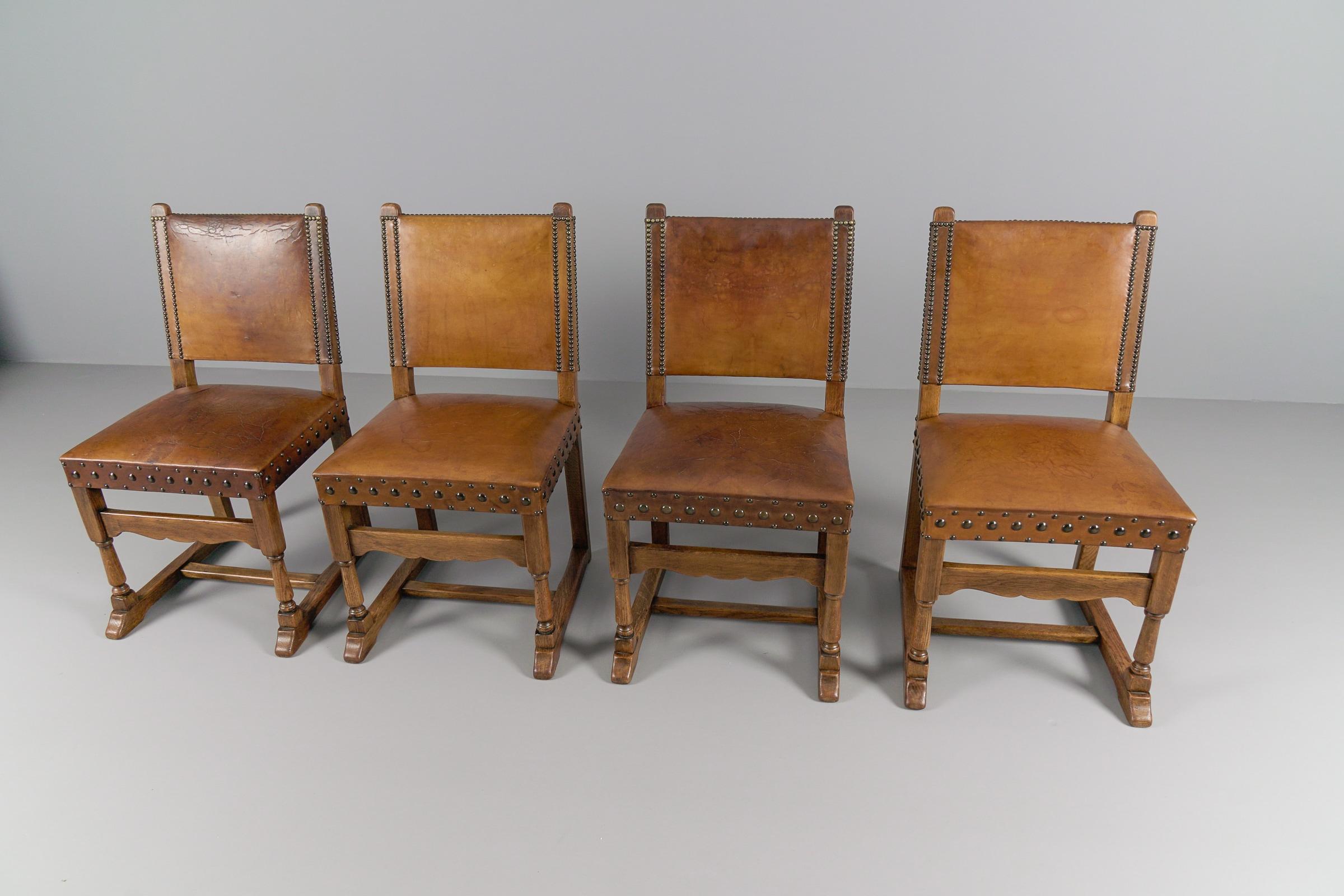  Spanish Leather and Wood Chairs, 1940s, Set of 4 In Good Condition For Sale In Nürnberg, Bayern