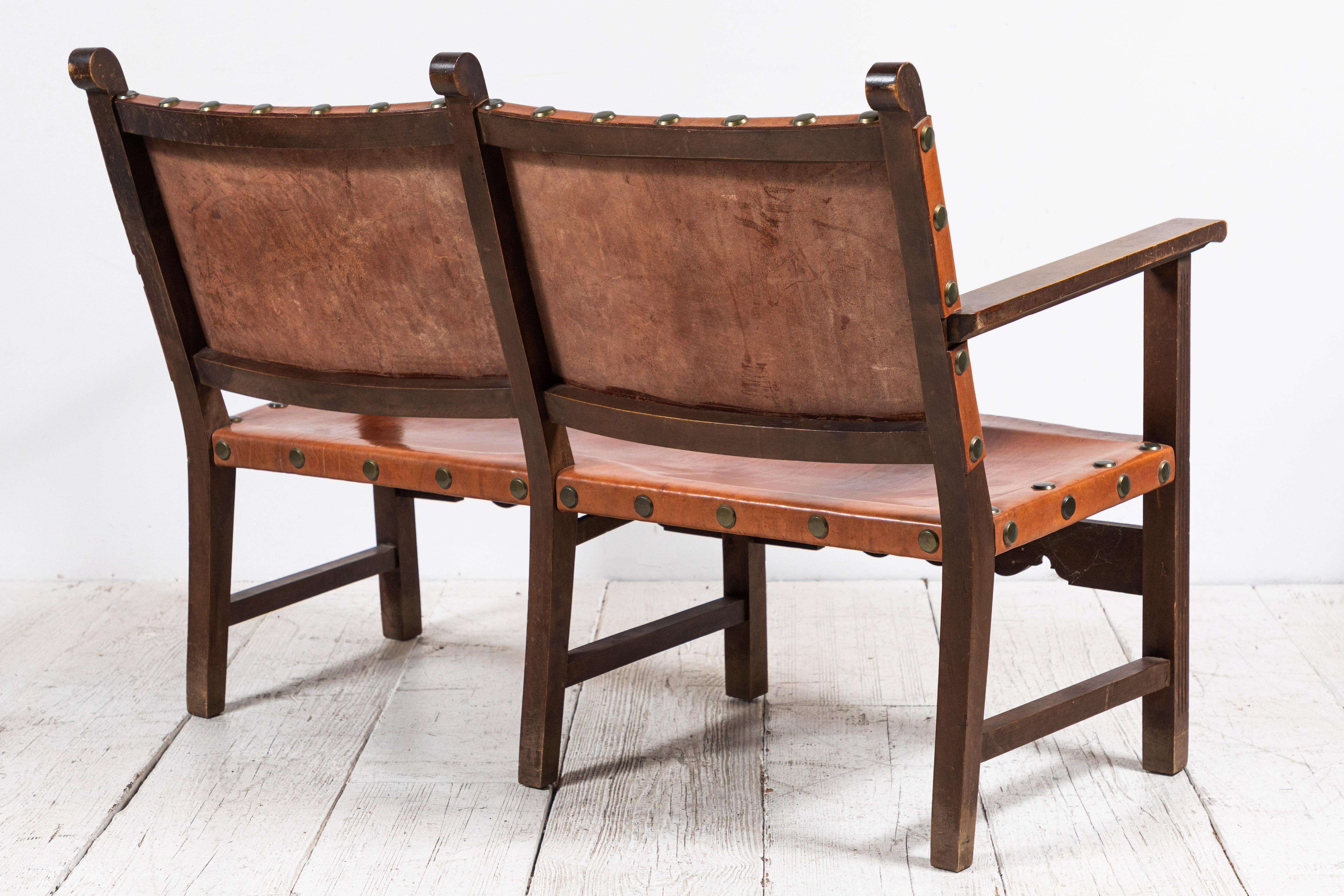 Spanish Leather Bench with with Wooden Frame im Zustand „Gut“ in Los Angeles, CA