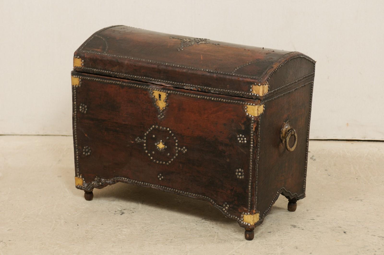 Spanish Leather-Wrapped Domed Coffer with Brass Accents from the 19th Century  For Sale 6