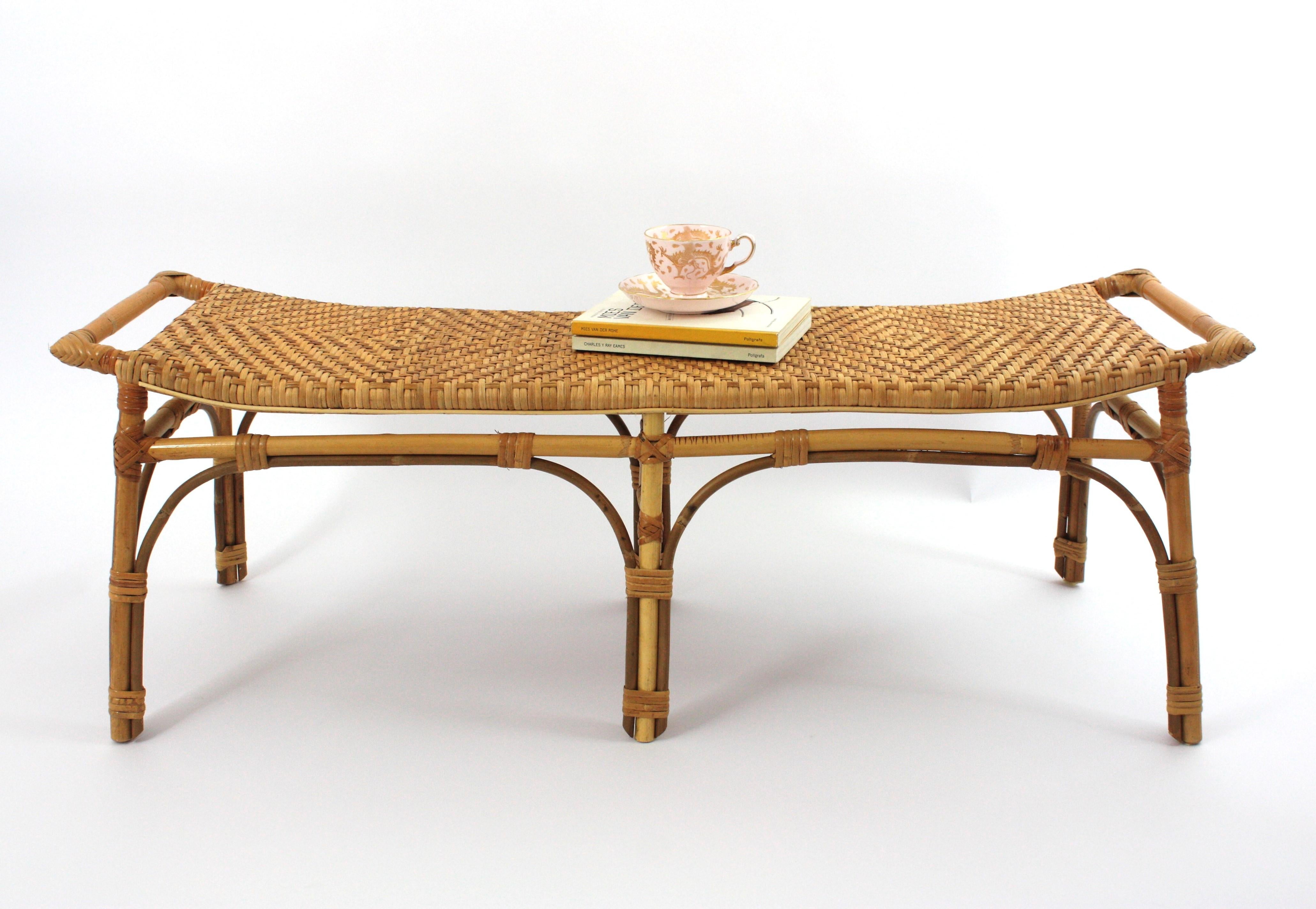 Spanish Long Bench or Coffee Table in Rattan and Woven Cane Bon état - En vente à Barcelona, ES