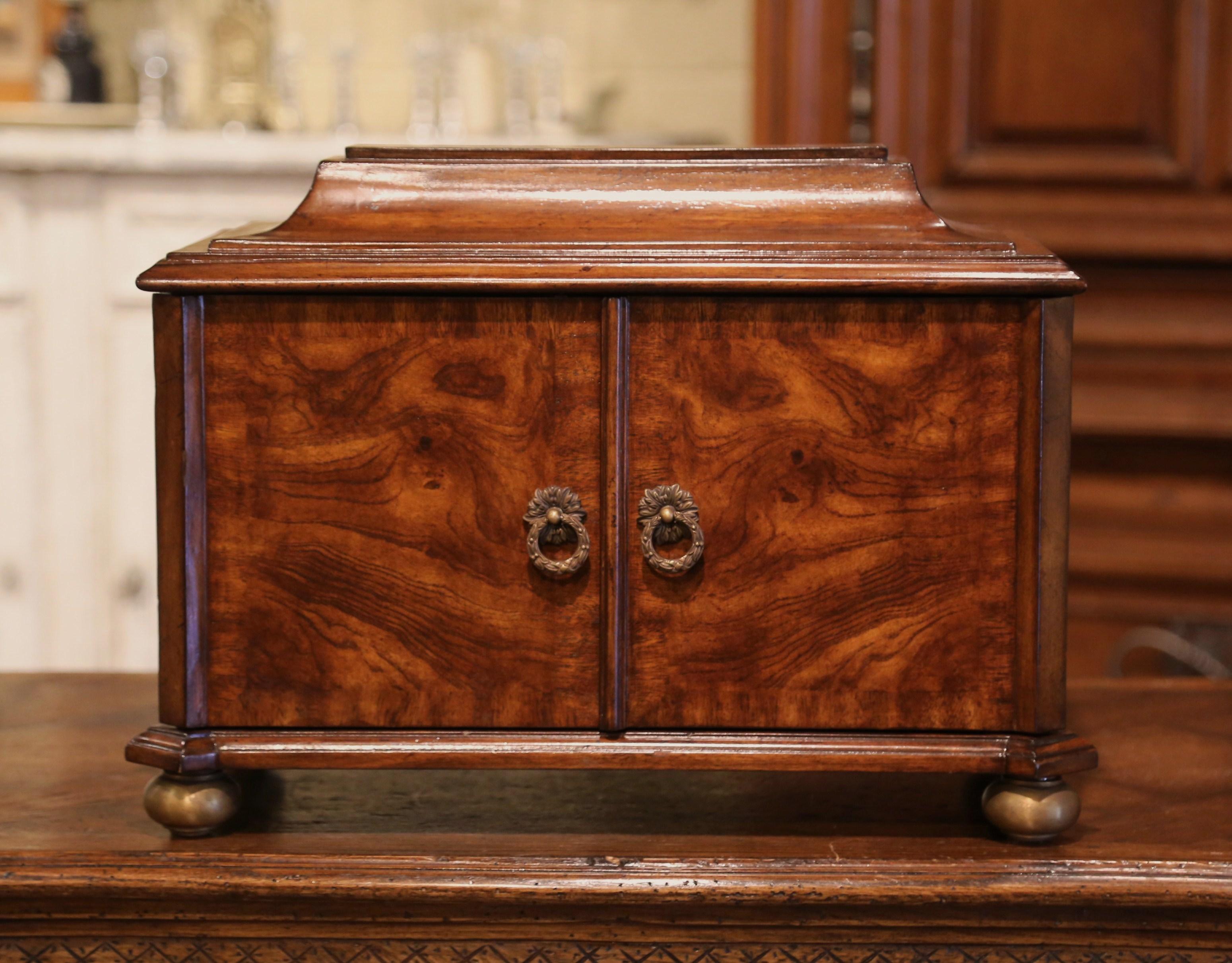 Complete your library, study, or master bedroom/bathroom with this vintage mahogany 