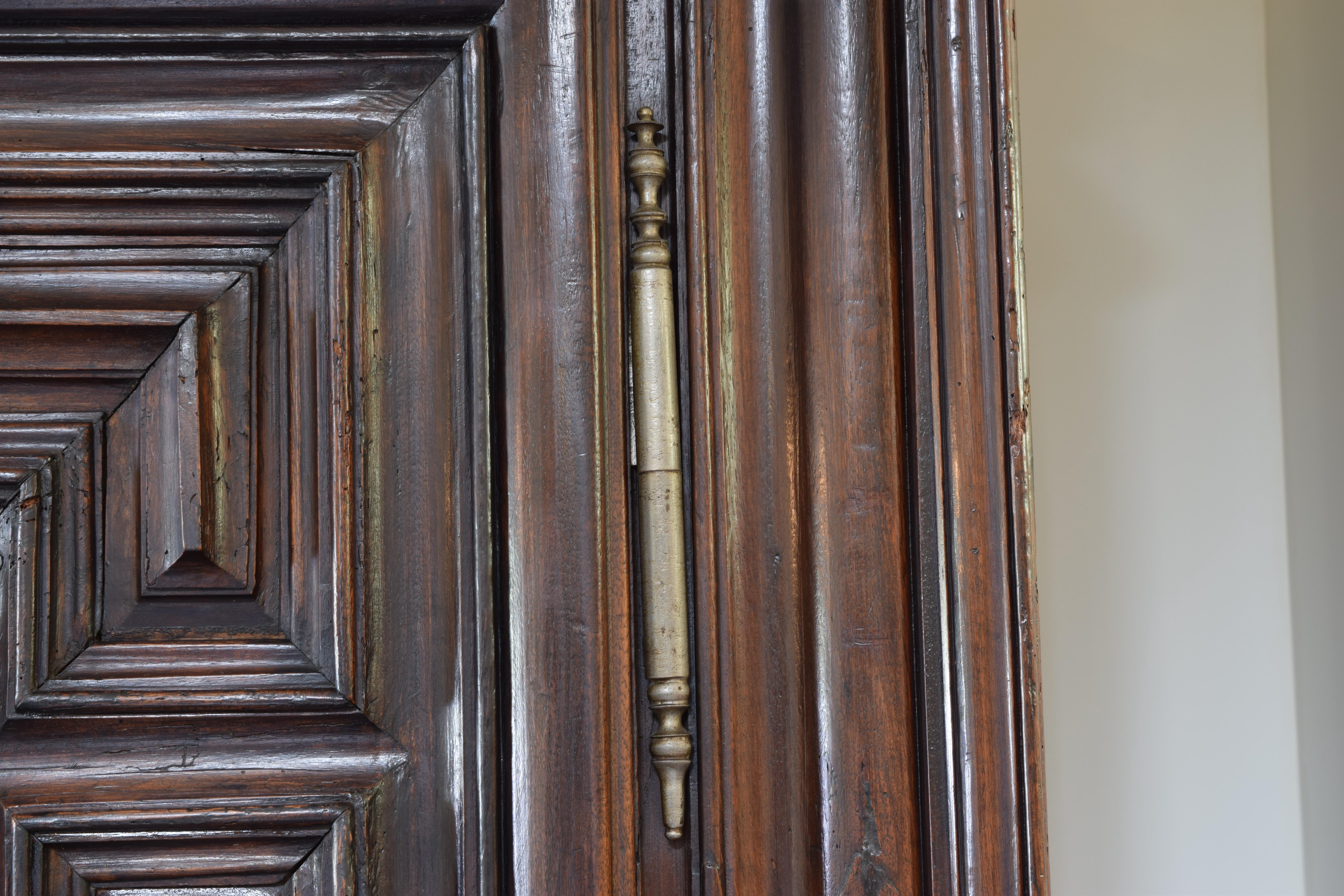 Spanish Louis XIV Period Carved Walnut 2-Door, 1 Door Armadio, 1stq 18th cen. 8