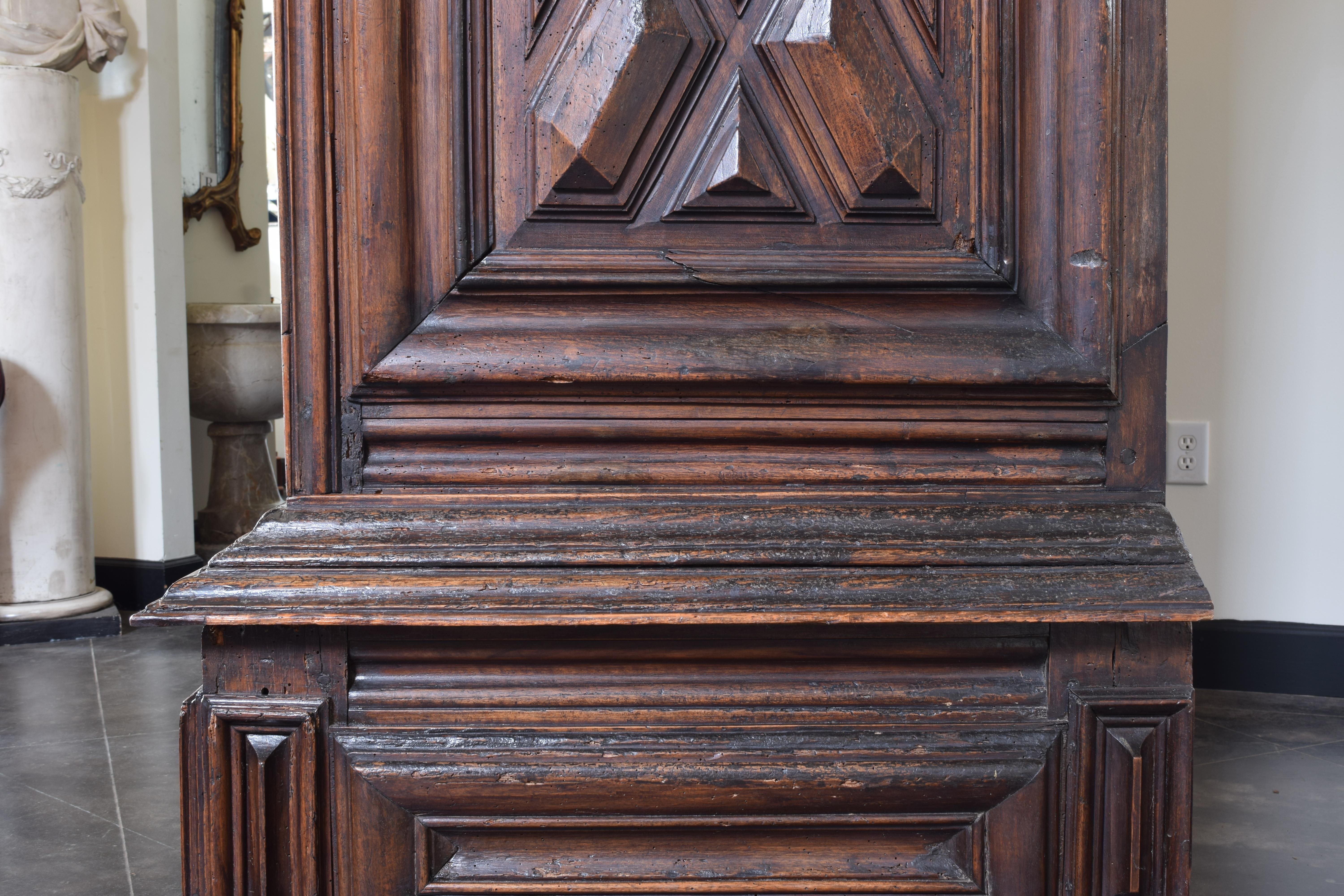Spanish Louis XIV Period Carved Walnut 2-Door, 1 Door Armadio, 1stq 18th cen. 2