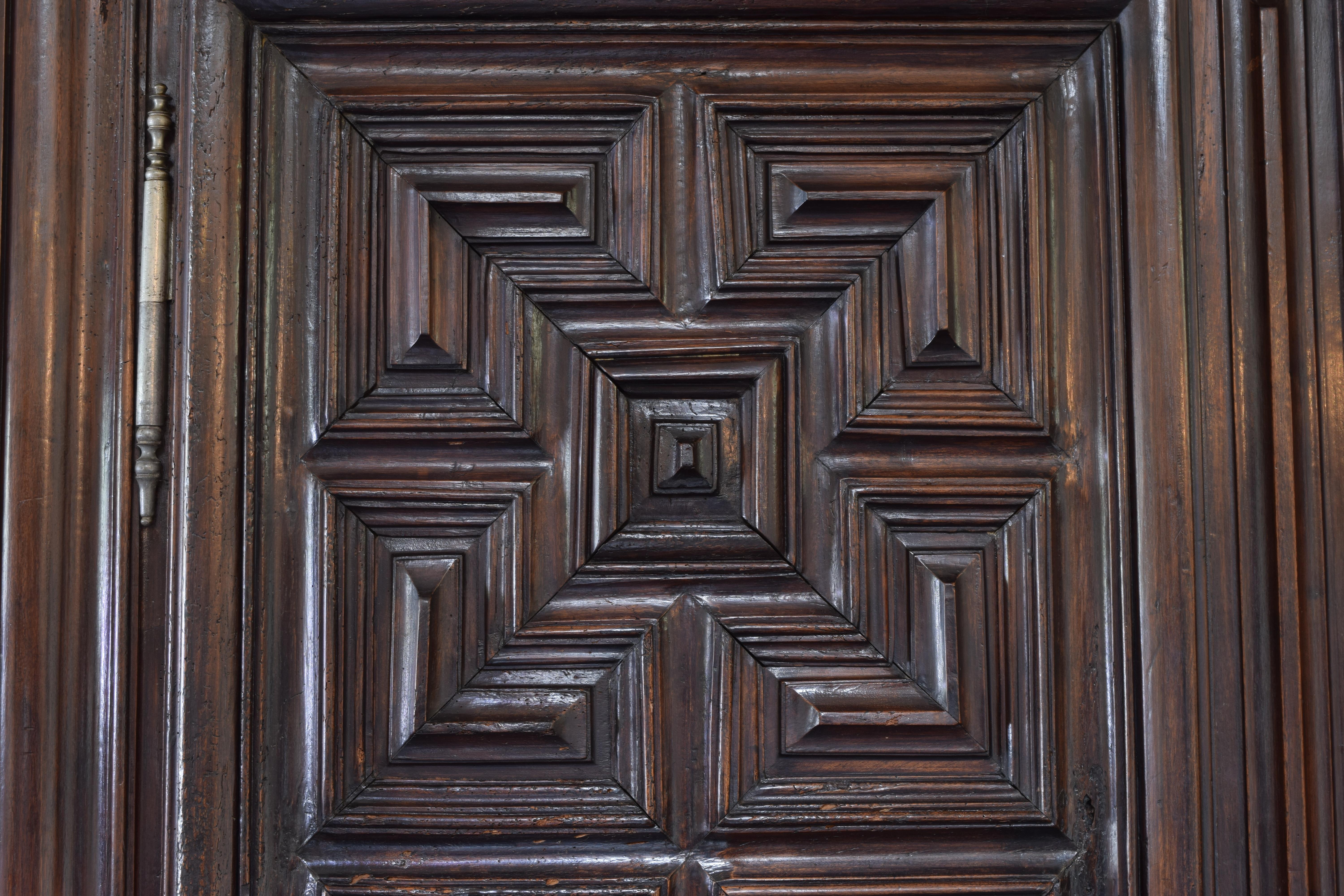 Spanish Louis XIV Period Carved Walnut 2-Door, 1 Door Armadio, 1stq 18th cen. 4