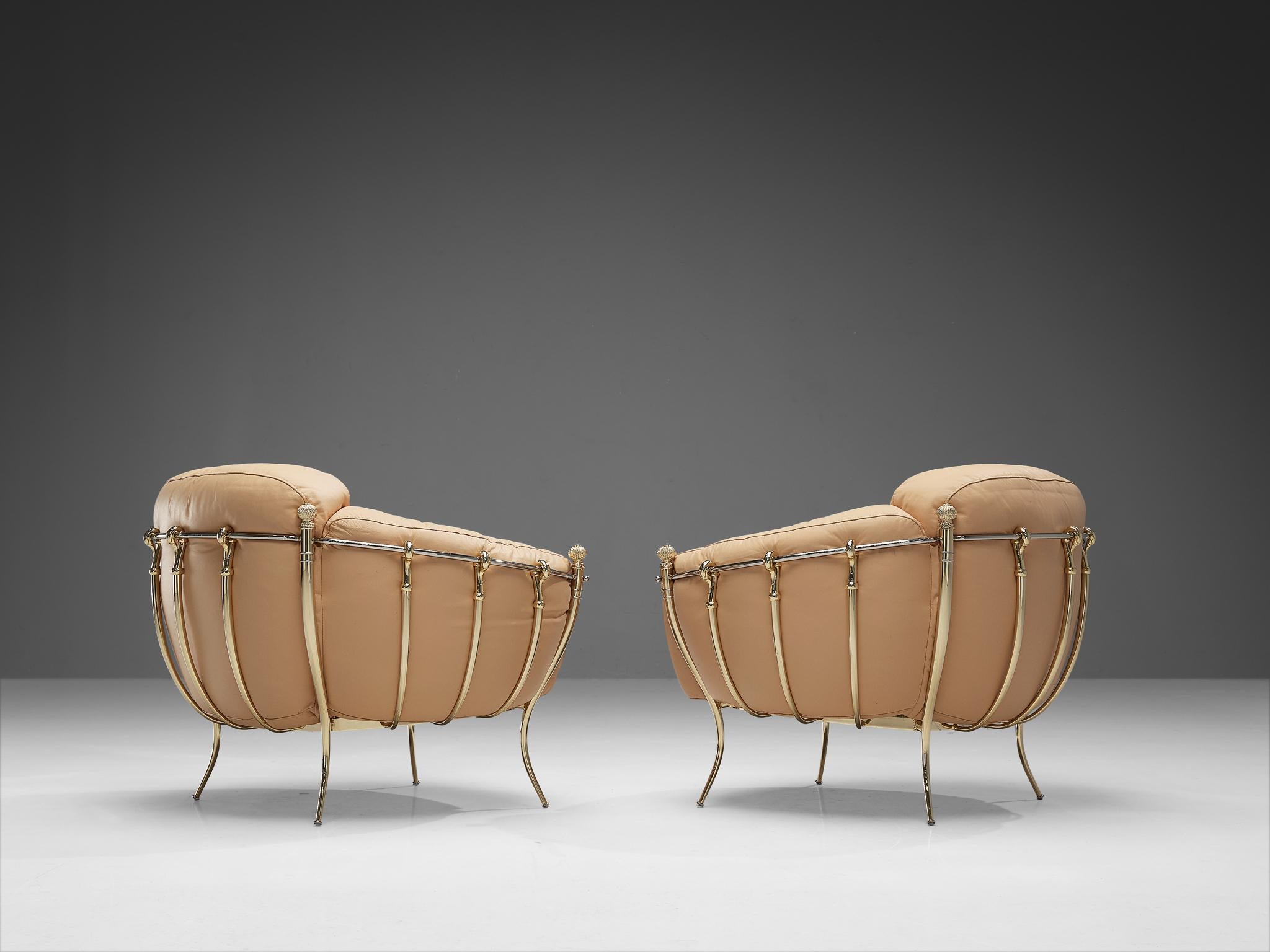 Spanish Lounge Chairs in Peach Leather and Brass In Good Condition For Sale In Waalwijk, NL