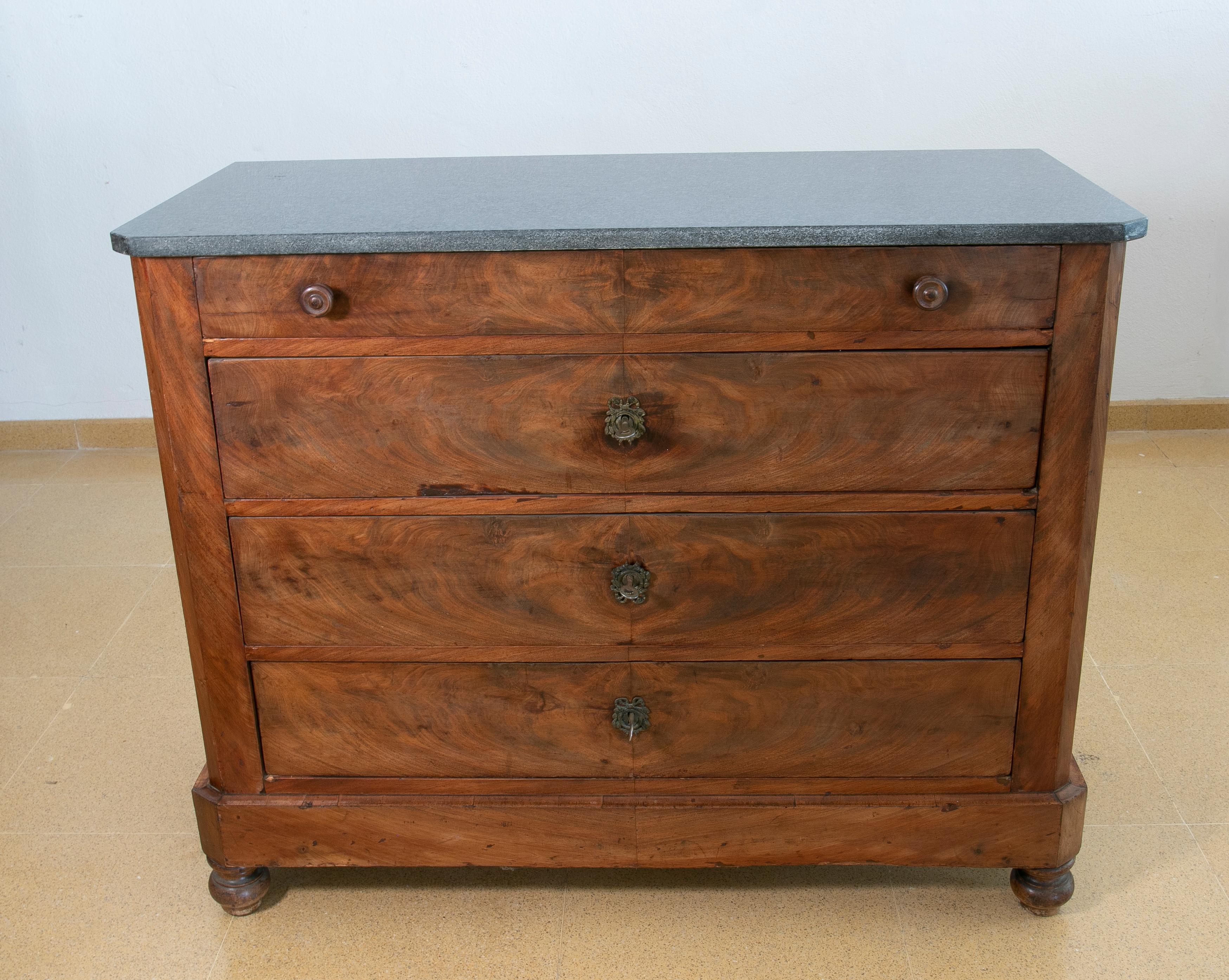 Spanish Mahogany Chest of Drawers with Five Drawers and Iron and Wooden Handles For Sale 14