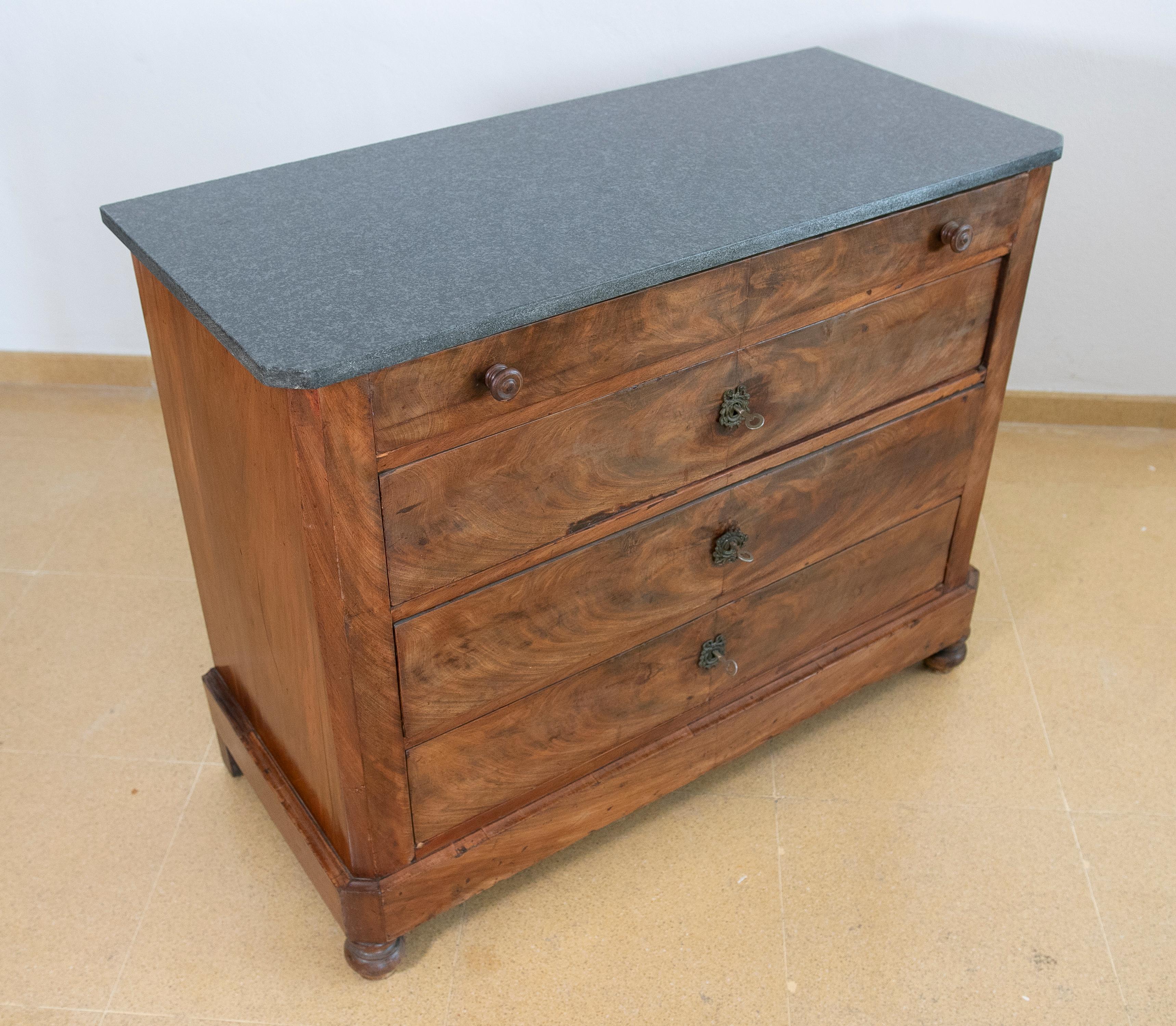Spanish mahogany chest of drawers with five drawers and iron and wooden handles.